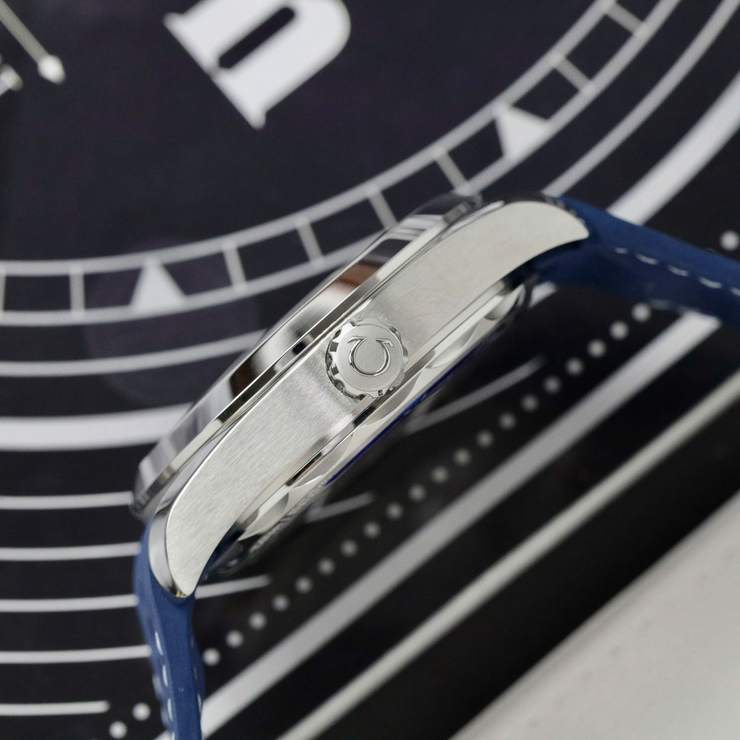 Đồng Hồ Omega Replica Aqua Terra World Timer Dây Cao Su Màu Xanh Nhà Máy VS 41mm (1) Đồng Hồ Omega Replica Aqua Terra World Timer Dây Cao Su Màu Xanh Nhà Máy VS 41mm (9)