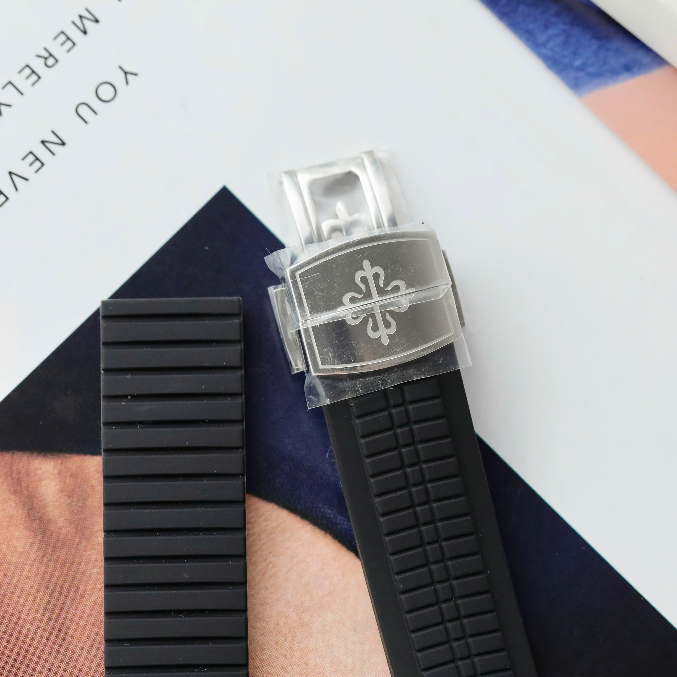 Đồng Hồ Patek Philippe Chế Tác Aquanaut 5261G Automatic Máy Cơ Thuỵ Sỹ Mặt Đen 40mm (1) Đồng Hồ Patek Philippe Chế Tác Aquanaut 5261G Automatic Máy Cơ Thuỵ Sỹ Mặt Đen 40mm (1)