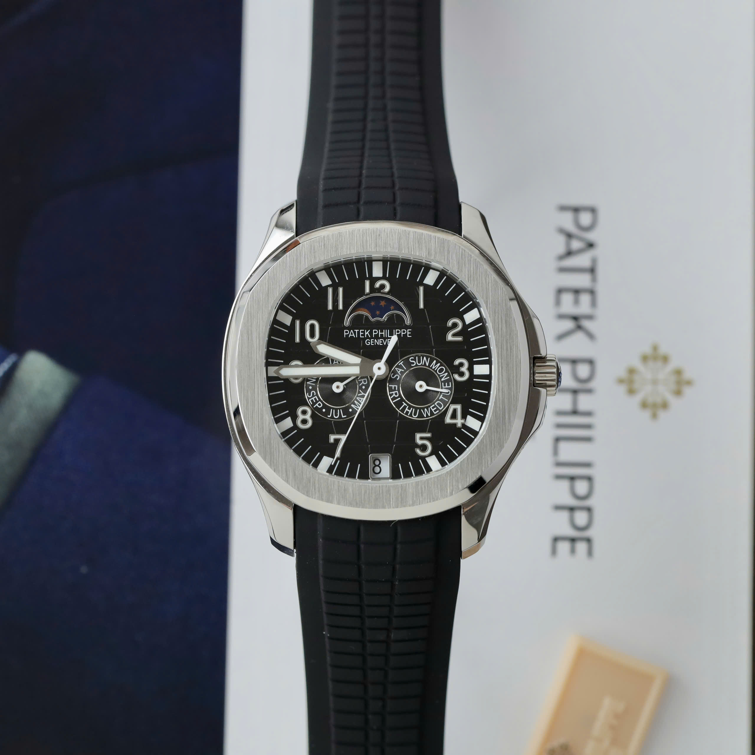 Đồng Hồ Patek Philippe Chế Tác Aquanaut 5261G Automatic Máy Cơ Thuỵ Sỹ Mặt Đen 40mm (3) Đồng Hồ Patek Philippe Chế Tác Aquanaut 5261G Automatic Máy Cơ Thuỵ Sỹ Mặt Đen 40mm (1)