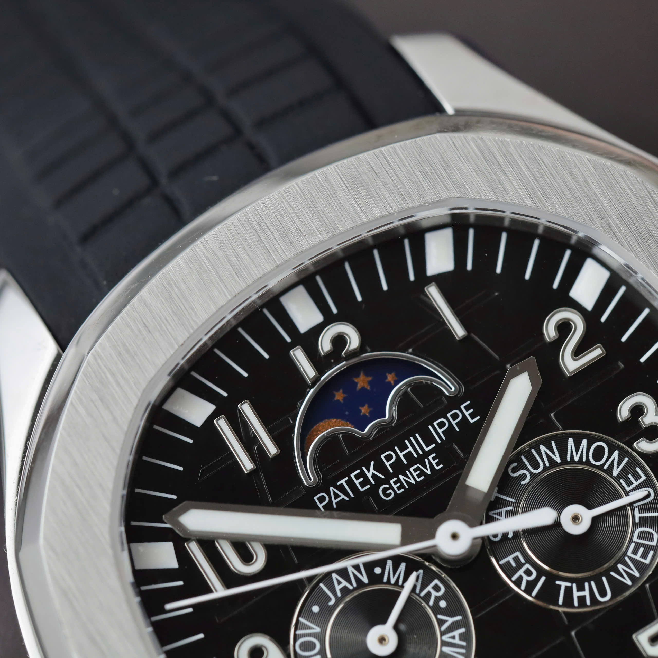 Đồng Hồ Patek Philippe Chế Tác Aquanaut 5261G Automatic Máy Cơ Thuỵ Sỹ Mặt Đen 40mm (6) Đồng Hồ Patek Philippe Chế Tác Aquanaut 5261G Automatic Máy Cơ Thuỵ Sỹ Mặt Đen 40mm (1)