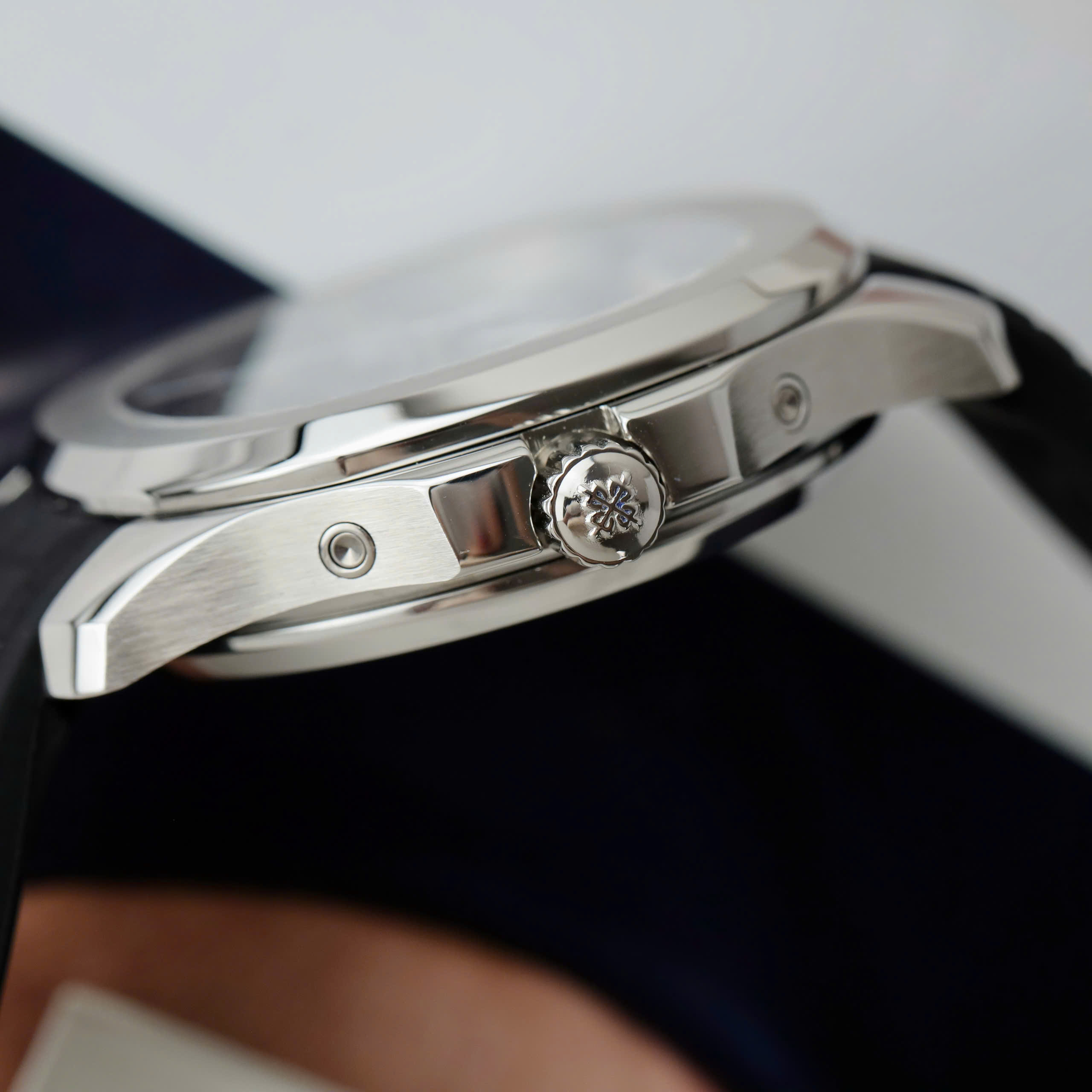 Đồng Hồ Patek Philippe Chế Tác Aquanaut 5261G Automatic Máy Cơ Thuỵ Sỹ Mặt Đen 40mm Đồng Hồ Patek Philippe Chế Tác Aquanaut 5261G Automatic Máy Cơ Thuỵ Sỹ Mặt Đen 40mm