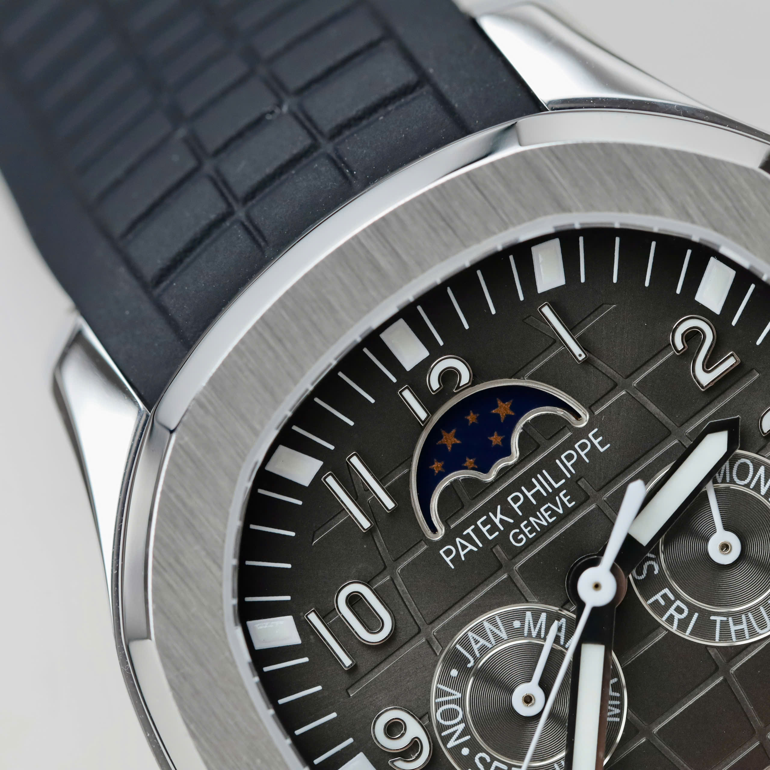 Đồng Hồ Patek Philippe Chế Tác Aquanaut 5261G Automatic Máy Cơ Thuỵ Sỹ Mặt Xám 40mm (5) Đồng Hồ Patek Philippe Chế Tác Aquanaut 5261G Automatic Máy Cơ Thuỵ Sỹ Mặt Xám 40mm (1)