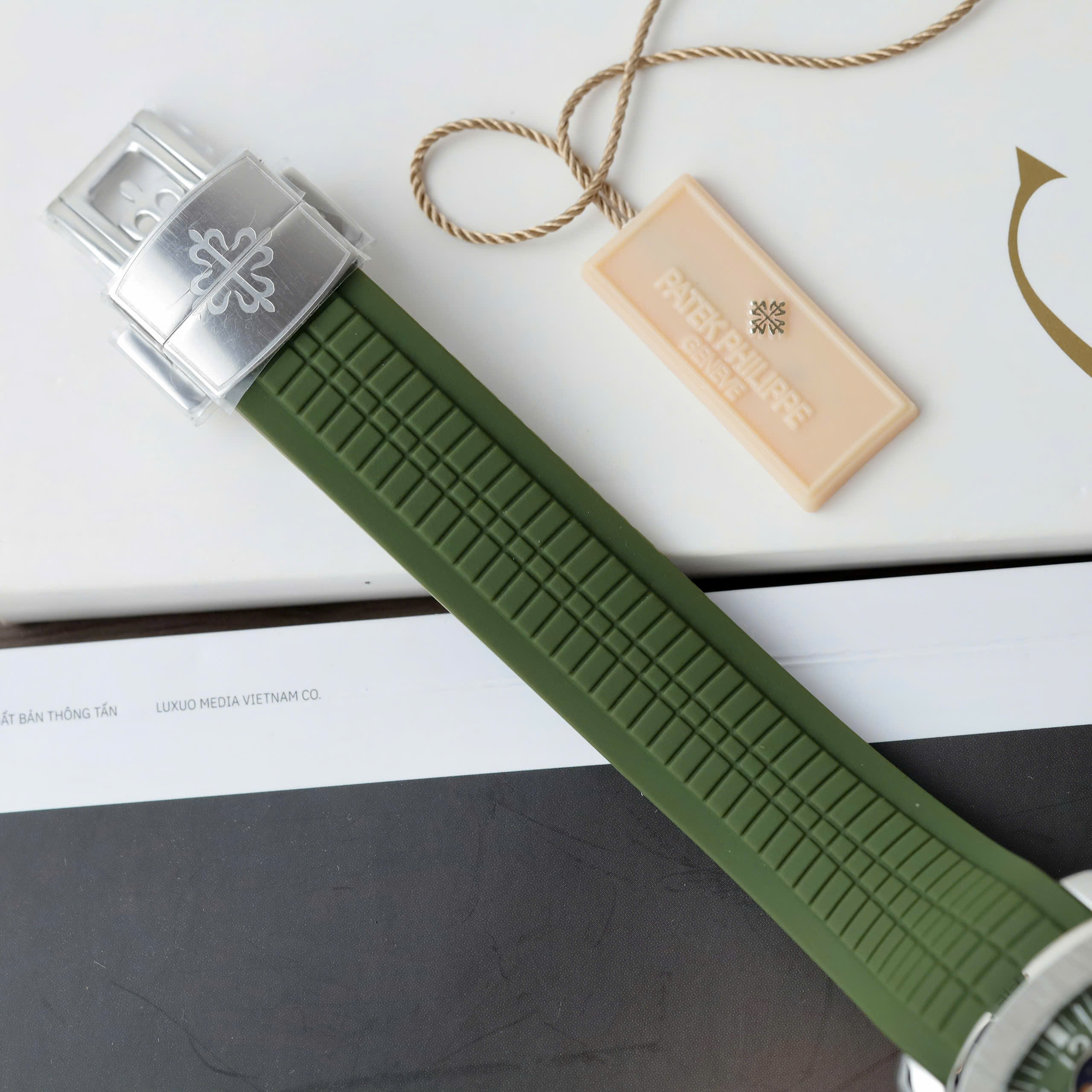 Đồng Hồ Patek Philippe Chế Tác Aquanaut 5261G Automatic Máy Cơ Thuỵ Sỹ Mặt Xanh Lá 40mm (6)