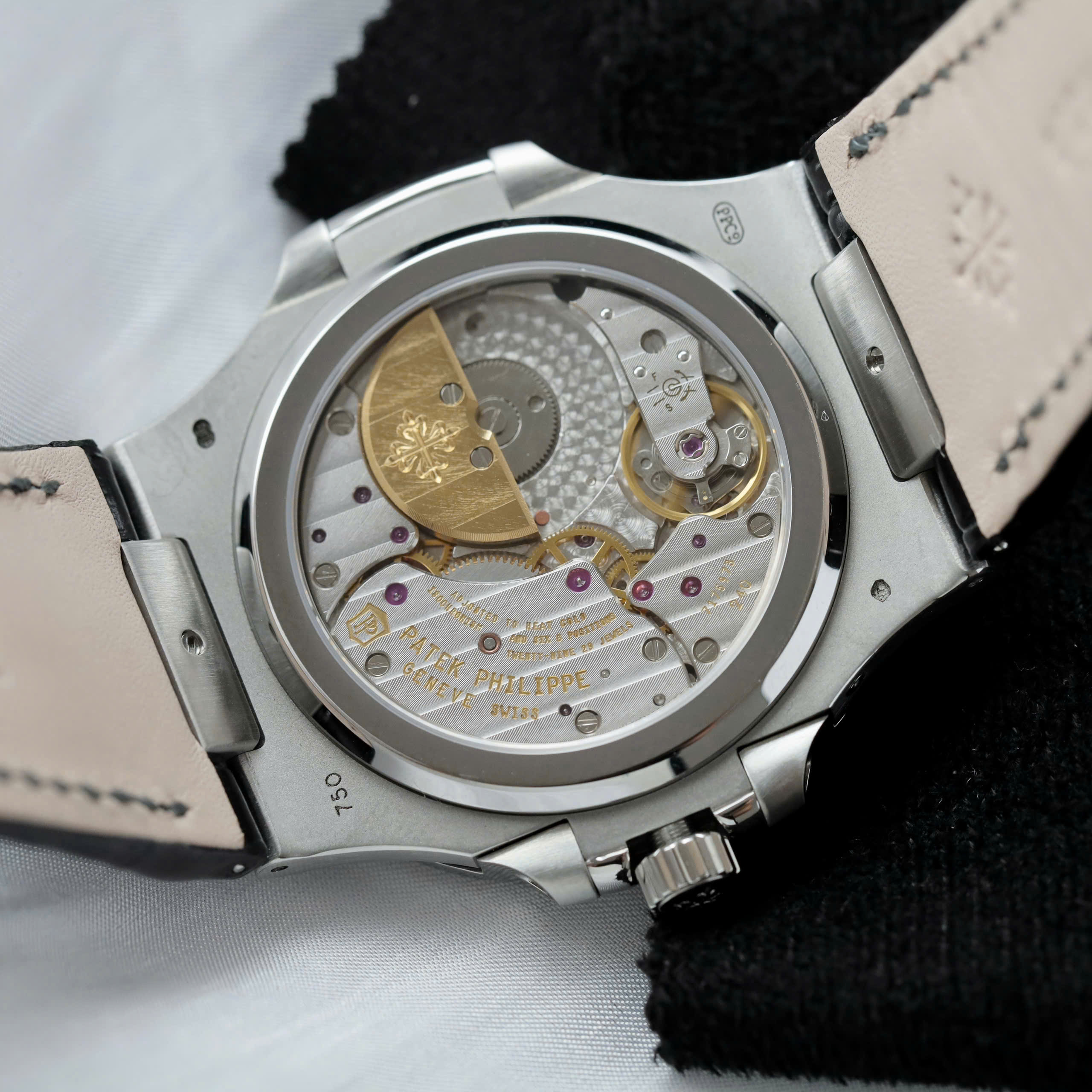 Đồng Hồ Patek Philippe Nautilus 5724G Rep 1 1 Đính Đá Mặt Xám Nhà Máy PPF 40mm (10) Đồng Hồ Patek Philippe Nautilus 5724G Rep 1 1 Đính Đá Mặt Xám Nhà Máy PPF 40mm (1)