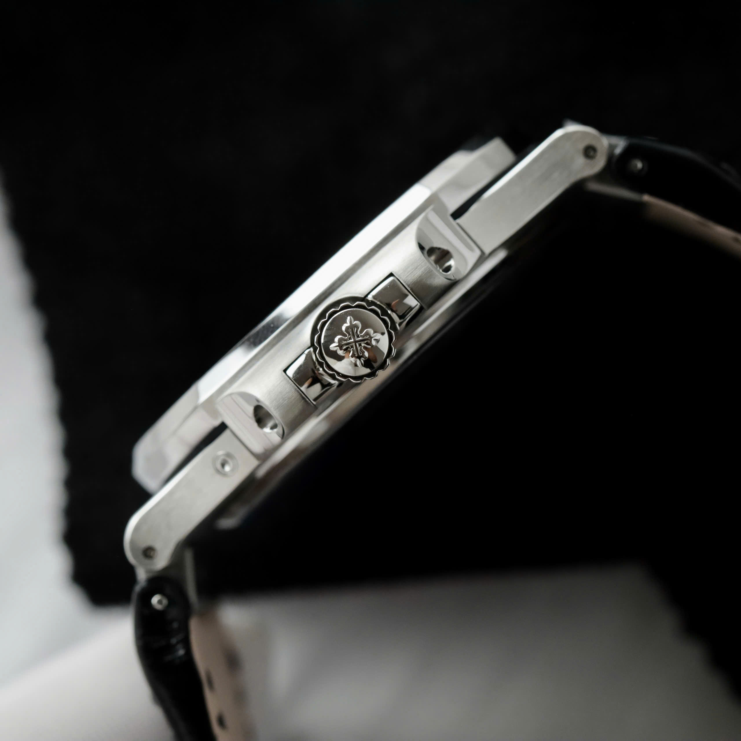 Đồng Hồ Patek Philippe Nautilus 5724G Rep 1 1 Đính Đá Mặt Xám Nhà Máy PPF 40mm (7) Đồng Hồ Patek Philippe Nautilus 5724G Rep 1 1 Đính Đá Mặt Xám Nhà Máy PPF 40mm (1)