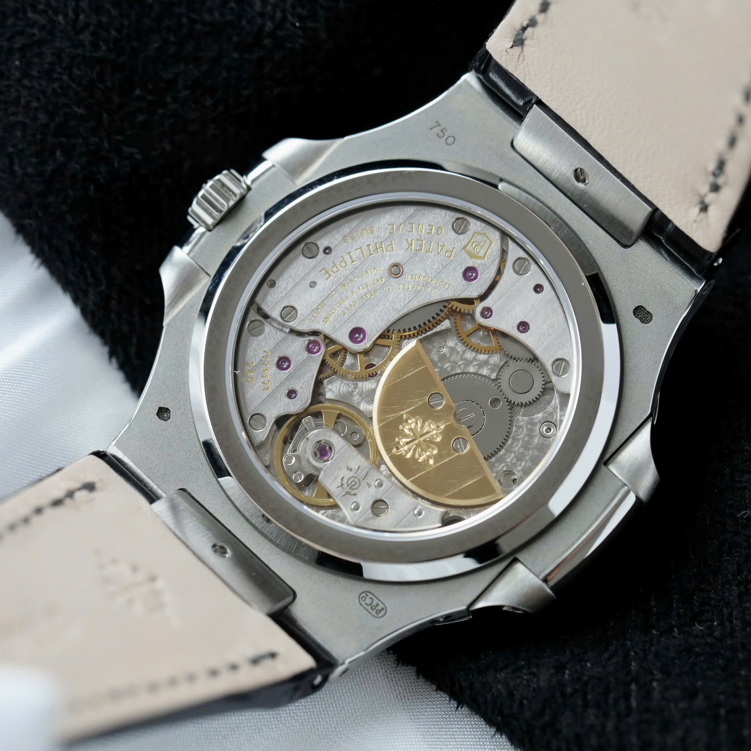 Đồng Hồ Patek Philippe Nautilus 5724G Rep 1 1 Đính Đá Mặt Xanh Nhà Máy PPF 40mm (10)