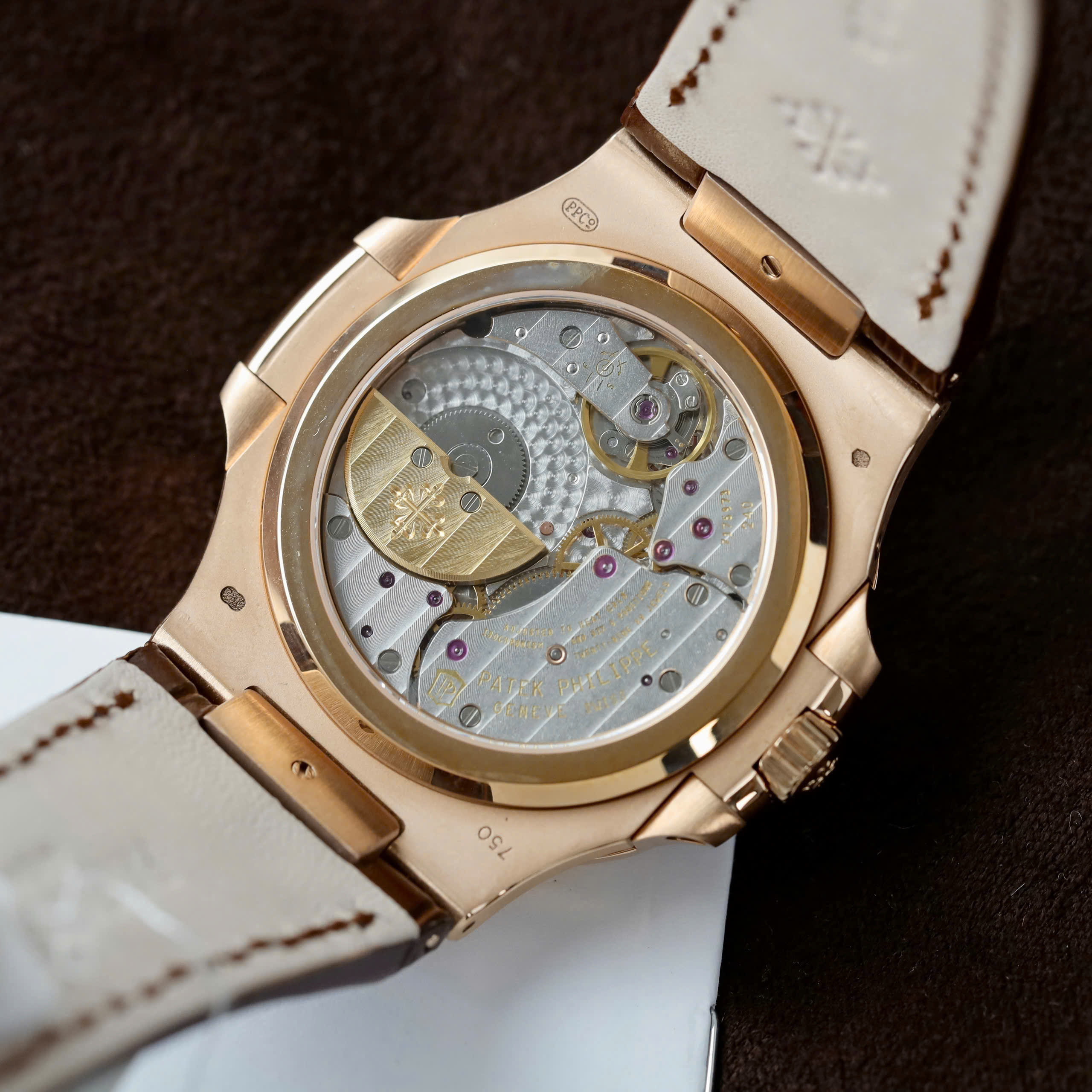 Đồng Hồ Patek Philippe Nautilus 5724R Rep 1 1 Đính Đá Dây Da Nhà Máy PPF 40mm (10) Đồng Hồ Patek Philippe Nautilus 5724R Rep 1 1 Đính Đá Dây Da Nhà Máy PPF 40mm (11)