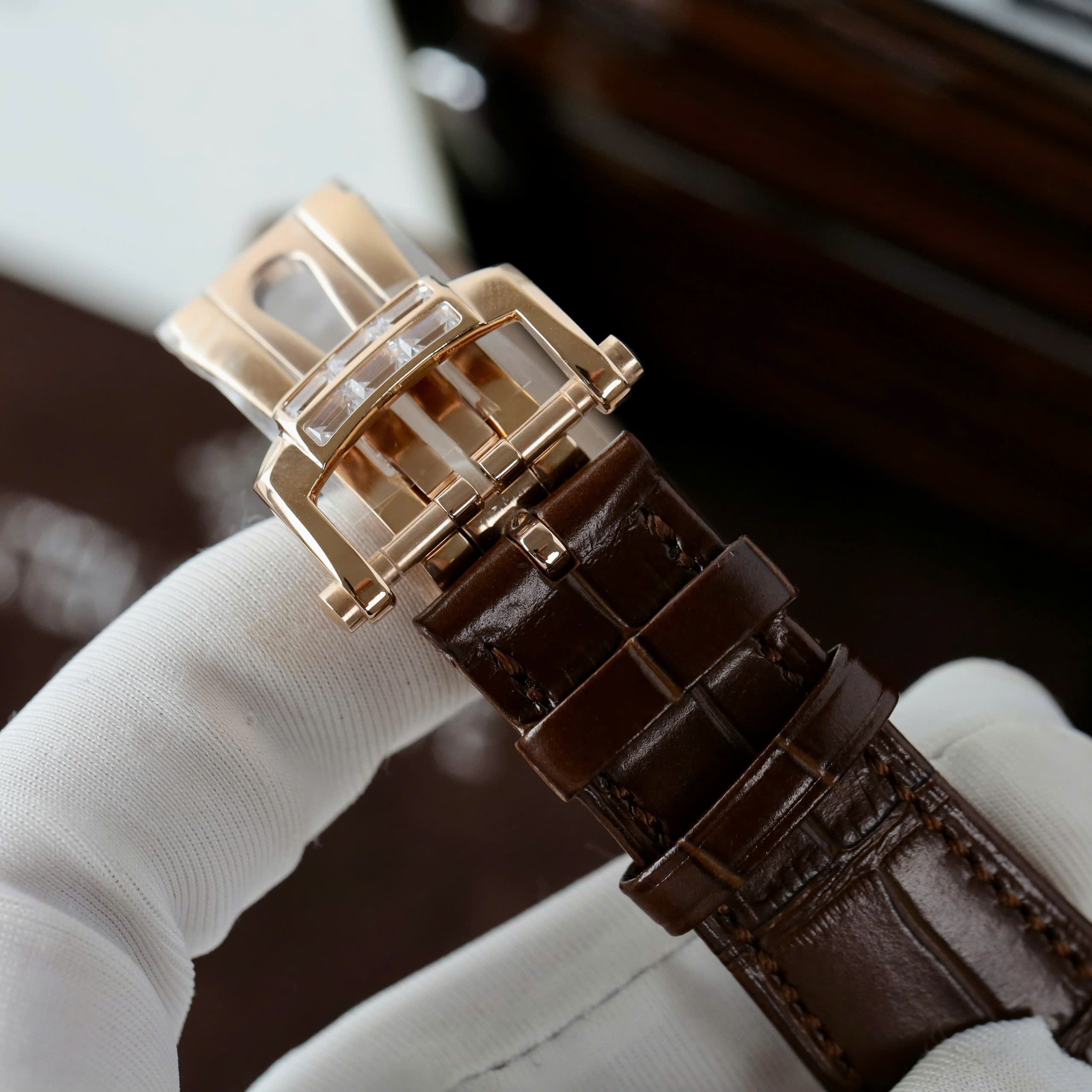 Đồng Hồ Patek Philippe Nautilus 5724R Rep 1 1 Đính Đá Dây Da Nhà Máy PPF 40mm (11) Đồng Hồ Patek Philippe Nautilus 5724R Rep 1 1 Đính Đá Dây Da Nhà Máy PPF 40mm (11)