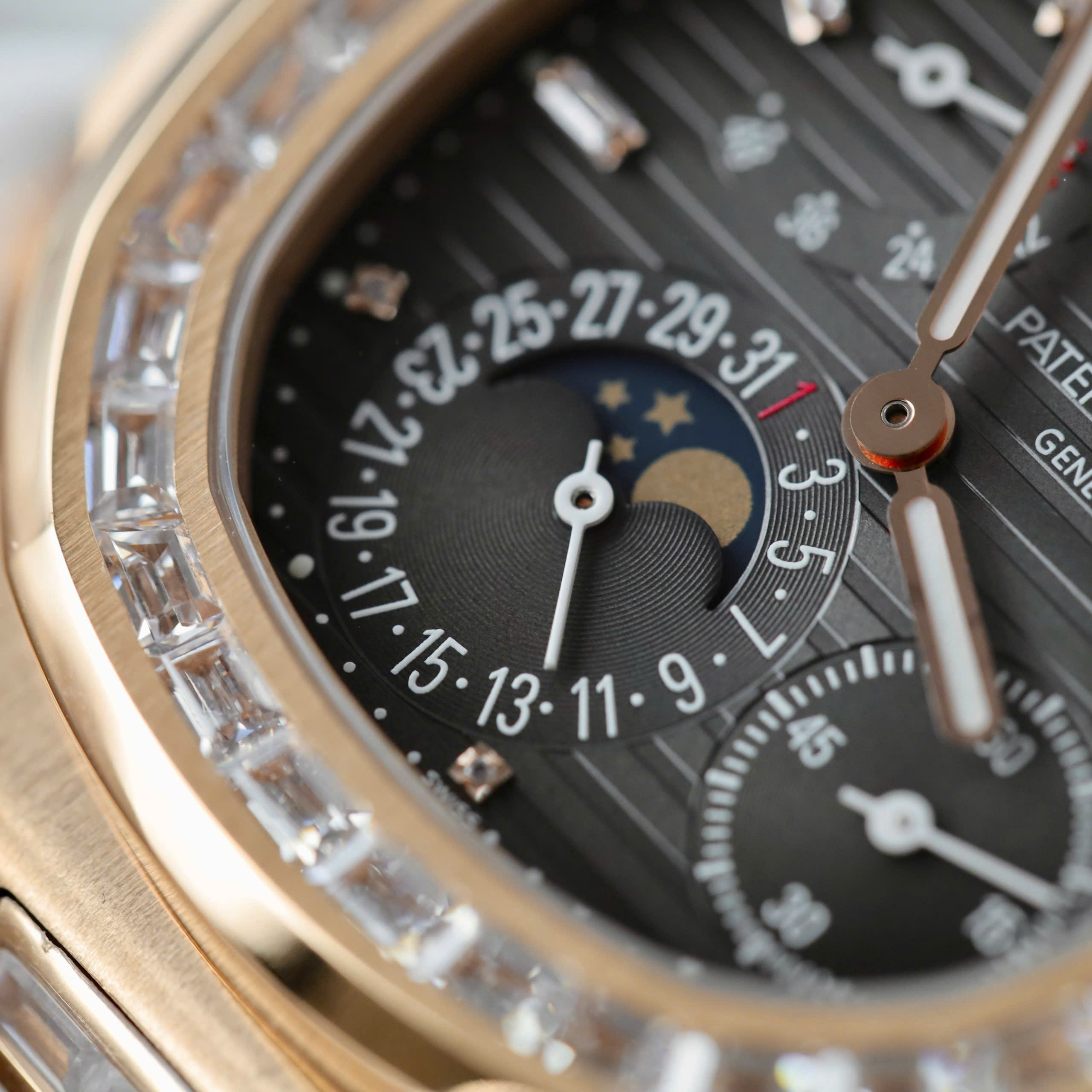 Đồng Hồ Patek Philippe Nautilus 5724R Rep 1 1 Đính Đá Dây Da Nhà Máy PPF 40mm (7)