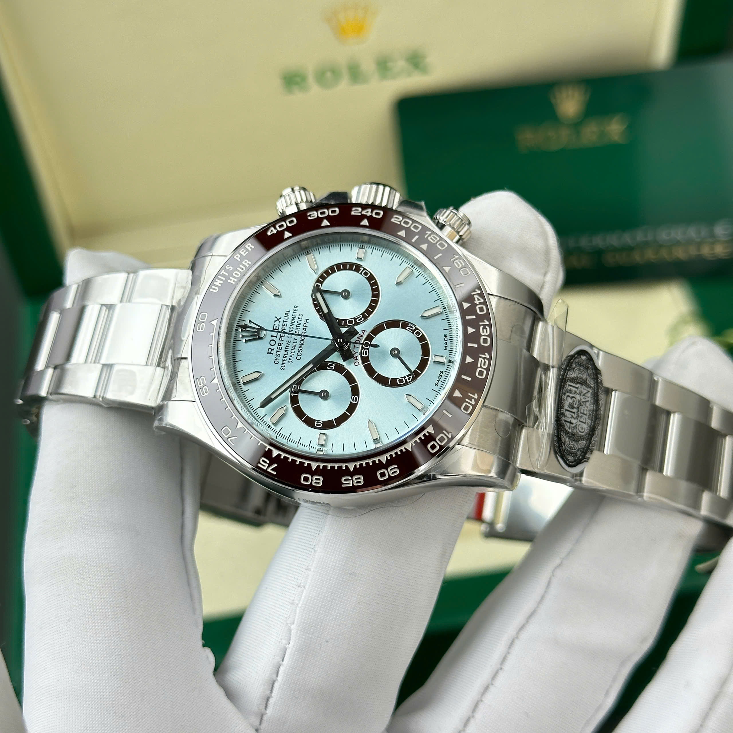 Đồng Hồ Rolex 1 1 Daytona 126506LN Mặt Xanh Băng Cọc Dạ Quang Nhà Máy Clean 40mm (5) Đồng Hồ Rolex 1 1 Daytona 126506LN Mặt Xanh Băng Cọc Dạ Quang Nhà Máy Clean 40mm (1)