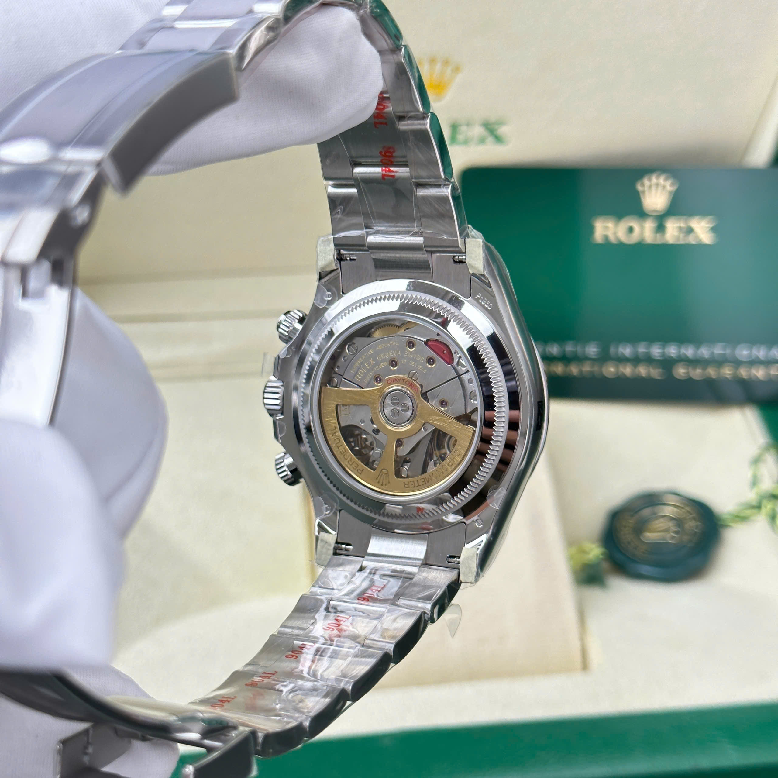 Đồng Hồ Rolex 1 1 Daytona 126506LN Mặt Xanh Băng Cọc Số Đính Đá Nhà Máy Clean 40mm (8) Đồng Hồ Rolex 1 1 Daytona 126506LN Mặt Xanh Băng Cọc Số Đính Đá Nhà Máy Clean 40mm (14)