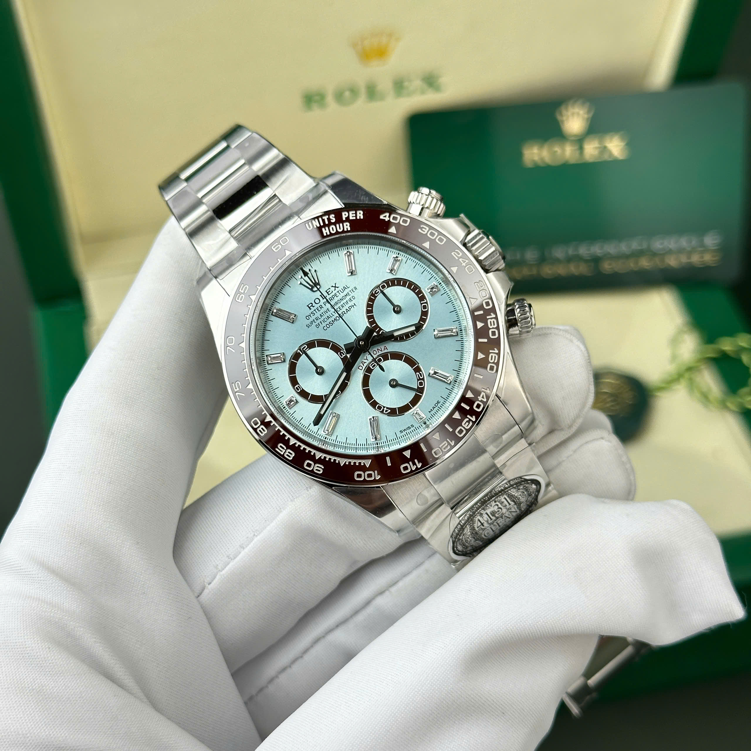 Đồng Hồ Rolex 1 1 Daytona 126506LN Mặt Xanh Băng Cọc Số Đính Đá Nhà Máy Clean 40mm (9) Đồng Hồ Rolex 1 1 Daytona 126506LN Mặt Xanh Băng Cọc Số Đính Đá Nhà Máy Clean 40mm (14)