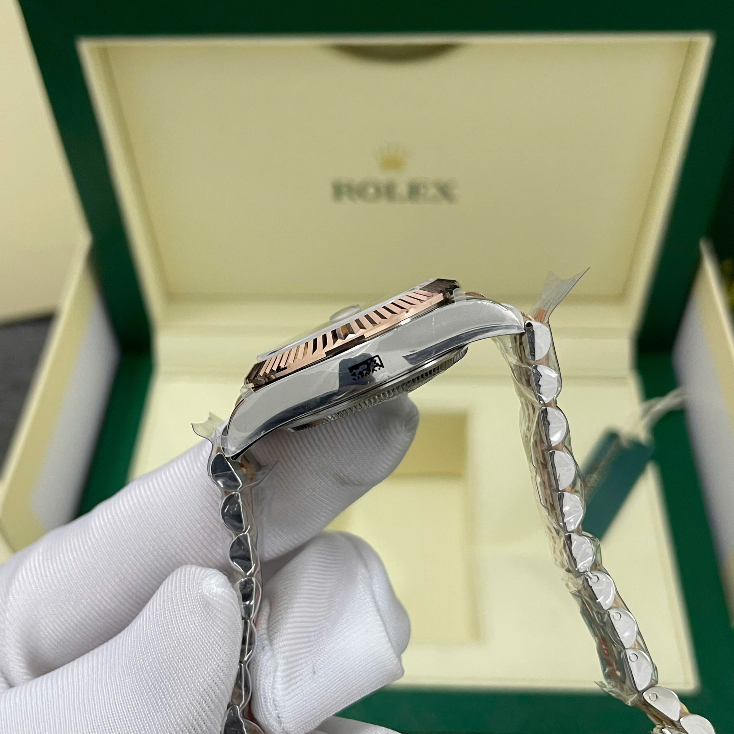 Đồng Hồ Rolex Chế Tác DateJust 278271 Bọc Vàng Thật Mặt Số Chocolate Cọc Số Đá Xưởng GM 31mm (2) Đồng Hồ Rolex Chế Tác DateJust 278271 Bọc Vàng Mặt Số Chocolate Cọc La Mã Xưởng GM 31mm (5)