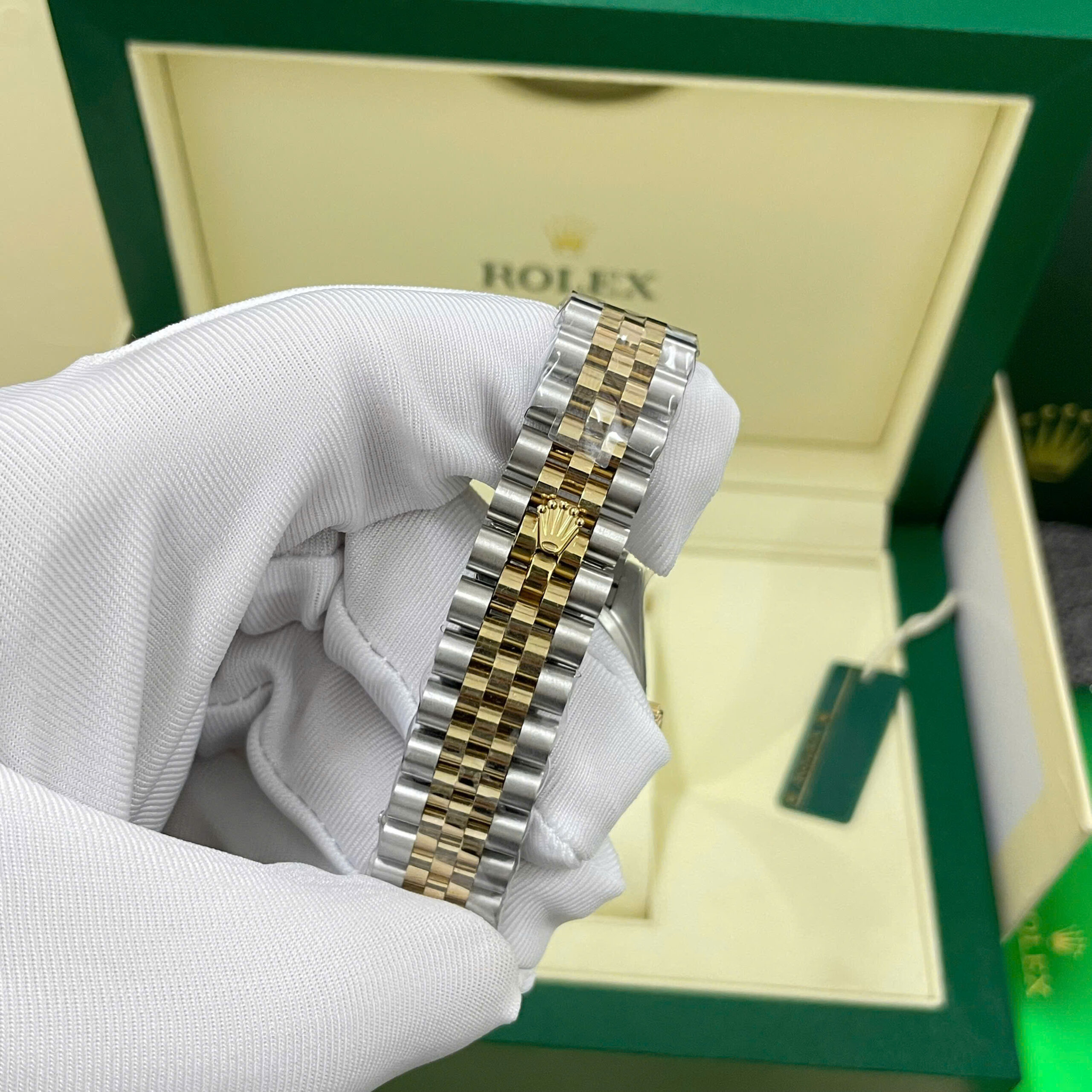Đồng Hồ Rolex Chế Tác DateJust 278273 Bọc Vàng Mặt Số Vàng Champagne Xưởng GM 31mm (8) Đồng Hồ Rolex Chế Tác DateJust 278273 Bọc Vàng Mặt Số Vàng Champagne Xưởng GM 31mm (5)