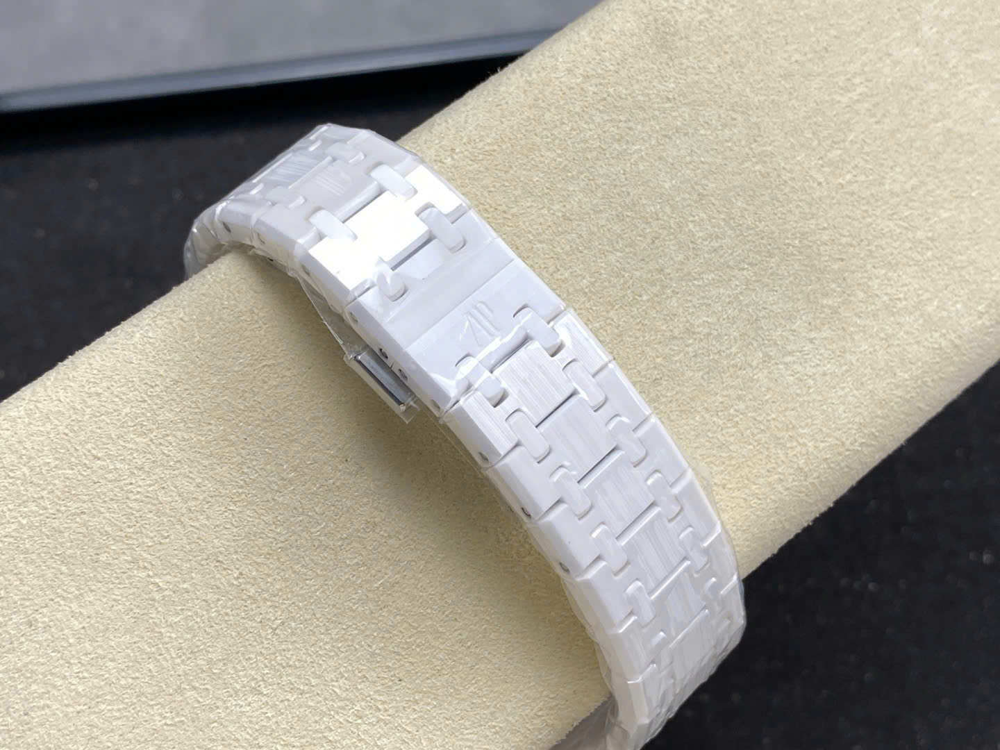 Đồng Hồ Audemars Piguet Chế Tác Gốm Trắng Royal Oak 15500CE Nhà Máy APS 2025 41mm (3) Đồng Hồ Audemars Piguet Chế Tác Gốm Trắng Royal Oak 15500CE Nhà Máy APS 2025 41mm (1)