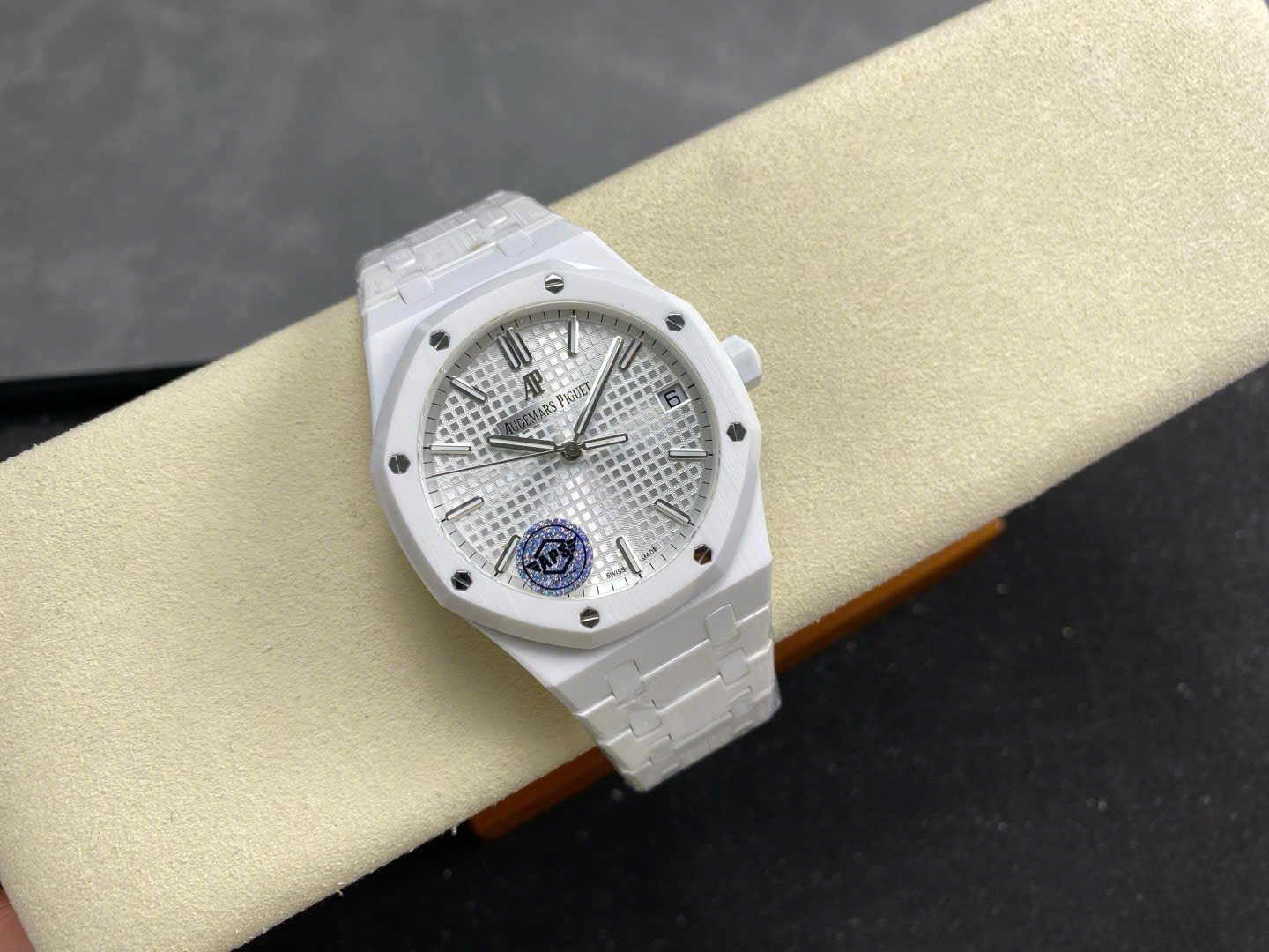 Đồng Hồ Audemars Piguet Chế Tác Gốm Trắng Royal Oak 15500CE Xưởng APS 2025 41mm (7) Đồng Hồ Audemars Piguet Chế Tác Gốm Trắng Royal Oak 15500CE Xưởng APS 2025 41mm (6)
