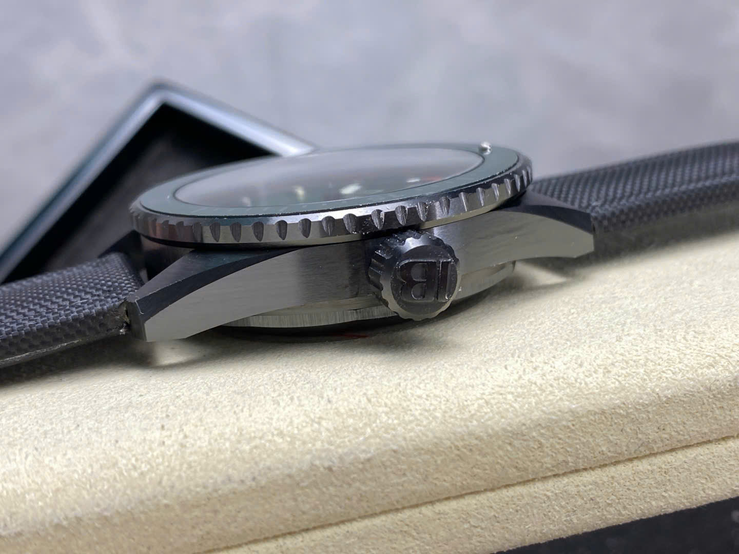 Đồng Hồ Blancpain Fifty Fathoms Bathyscaphe 5000A Chế Tác Gốm Đen Xưởng GFF 44mm (4) Đồng Hồ Blancpain Fifty Fathoms Bathyscaphe 5000A Chế Tác Gốm Đen Xưởng GFF 44mm (1)