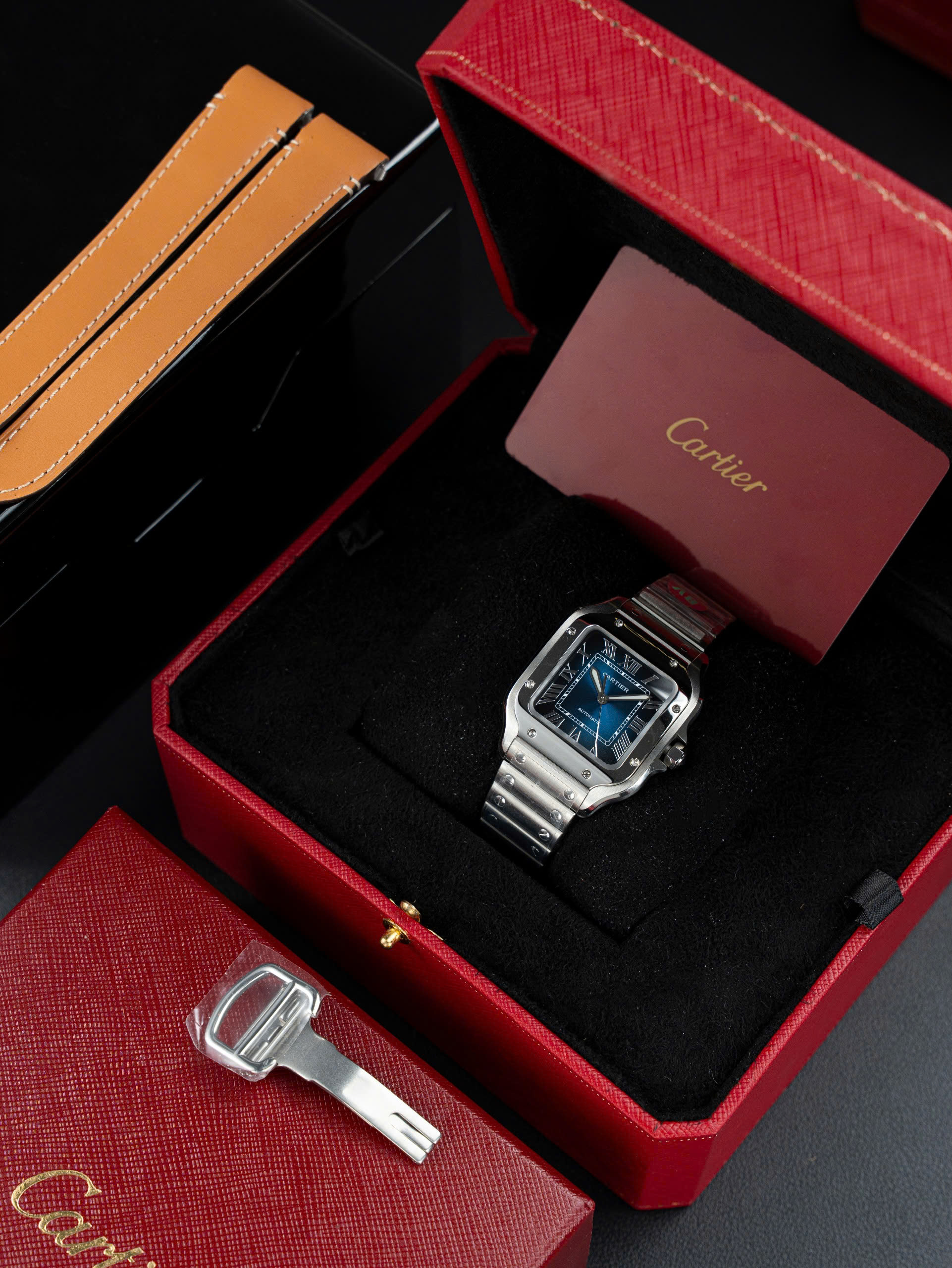 Đồng Hồ Cartier Rep 1 1 Santos WSSA0063 Nữ Mặt Xanh Blue Nhà Máy BV 35,1mm (4) Đồng Hồ Cartier Rep 1 1 Santos WSSA0063 Nữ Mặt Xanh Blue Nhà Máy BV 35,1mm (1)