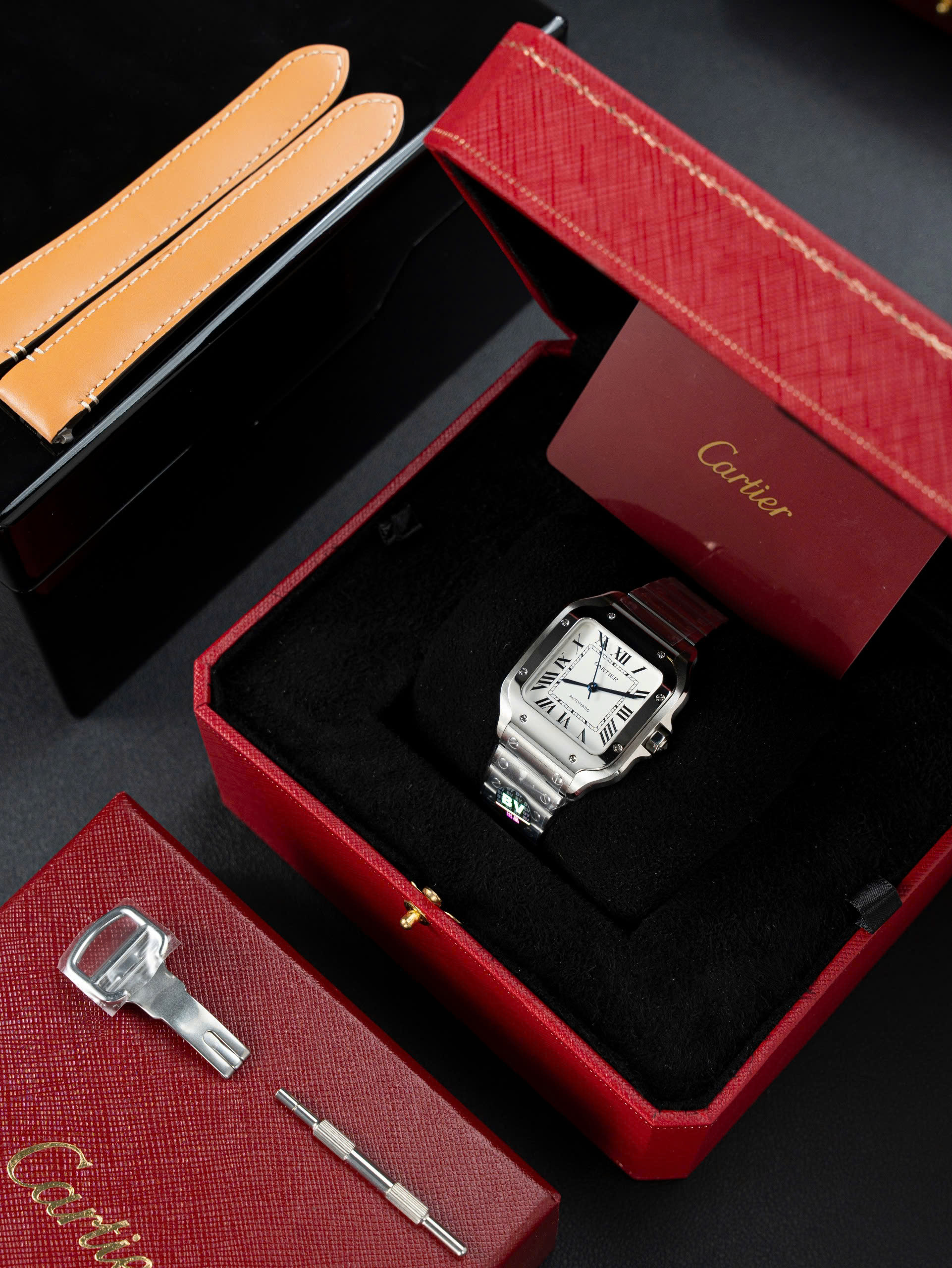 Đồng Hồ Cartier Rep 11 Santos W2SA0016Nữ Mặt Trắng Dây Thép Nhà Máy BV 35,1mm (7) Đồng Hồ Cartier Rep 11 Santos W2SA0016Nữ Mặt Trắng Dây Thép Nhà Máy BV 35,1mm (8)