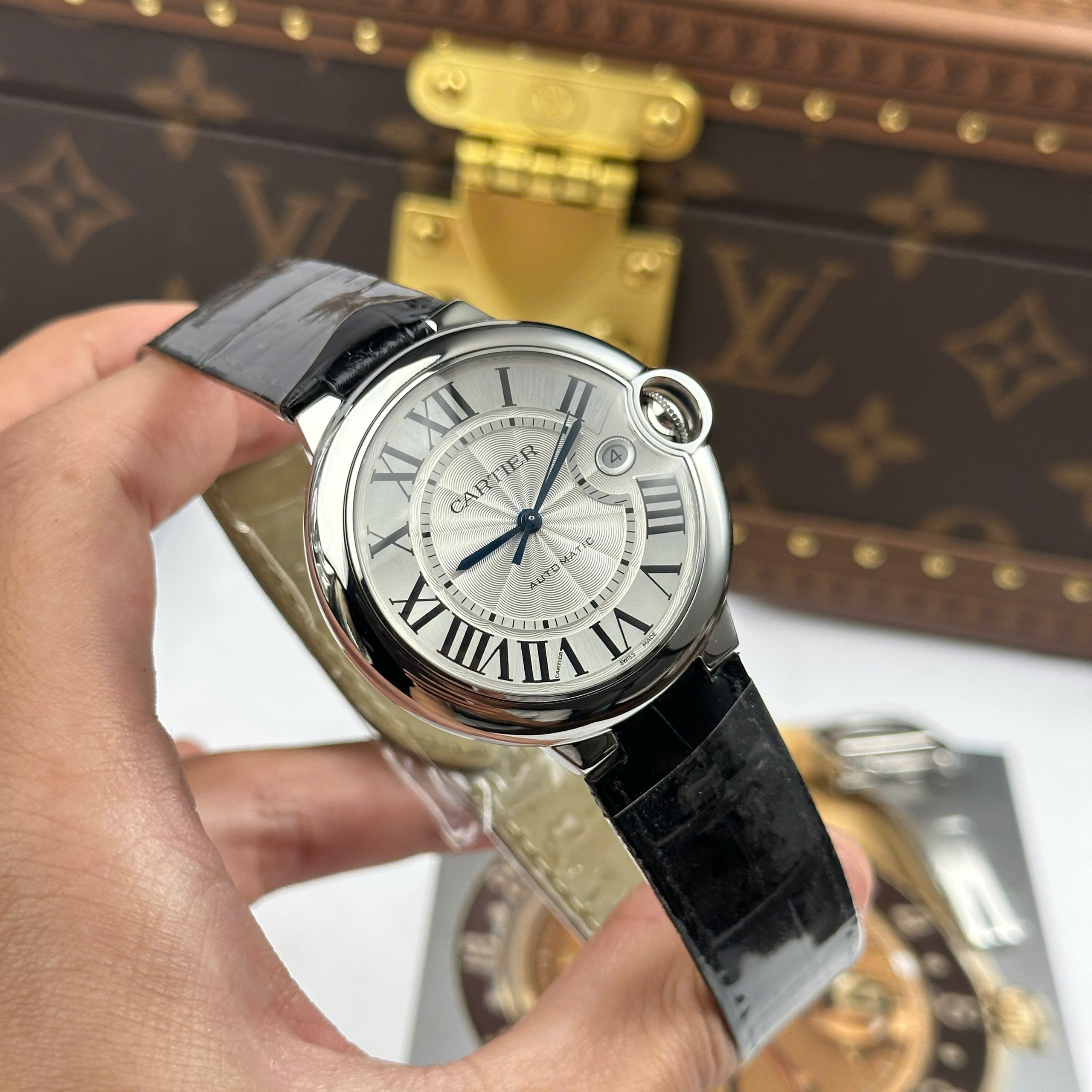 Đồng Hồ Cartier Replica 11 Ballon Bleu Cao Cấp Dây Da Màu Đen Nhà Máy AF 40mm (9)
