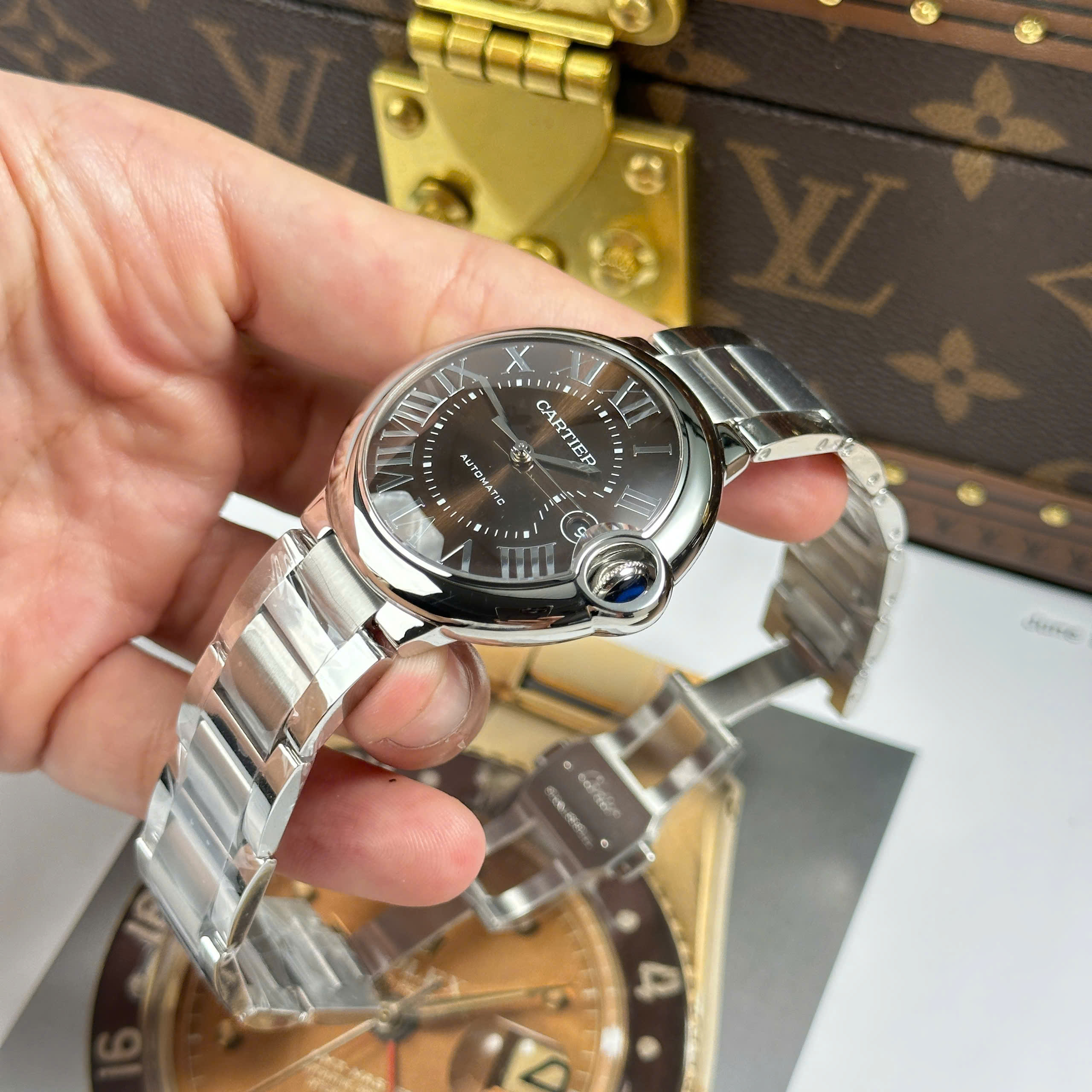 Đồng Hồ Cartier Replica 11 Ballon Bleu Cao Cấp Mặt Số Nâu Dây Thép Nhà Máy AF 40mm (2) Đồng Hồ Cartier Replica 11 Ballon Bleu Cao Cấp Mặt Số Nâu Dây Thép Nhà Máy AF 40mm (3)