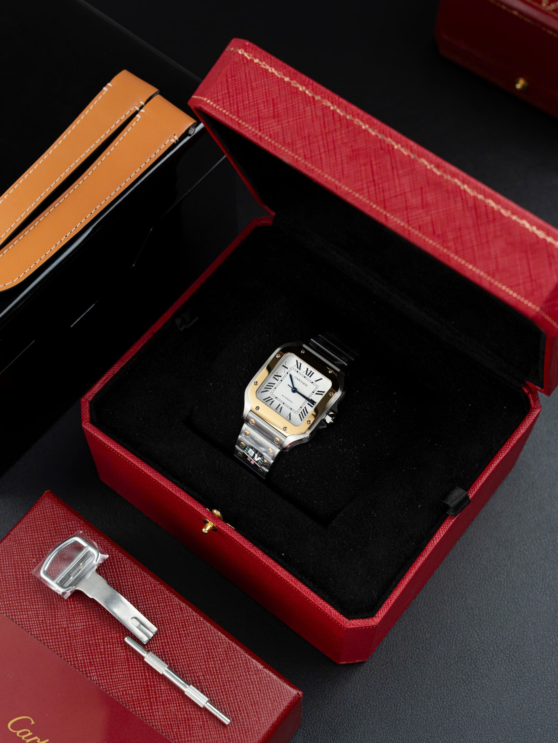 Đồng Hồ Cartier Santos W2SA0016 Replica 11 Nữ Mặt Trắng Nhà Máy BV 35,1mm (5) Đồng Hồ Cartier Rep 11 Santos W2SA0016 Nữ Mặt Trắng Màu Demi Xưởng BV 35,1mm