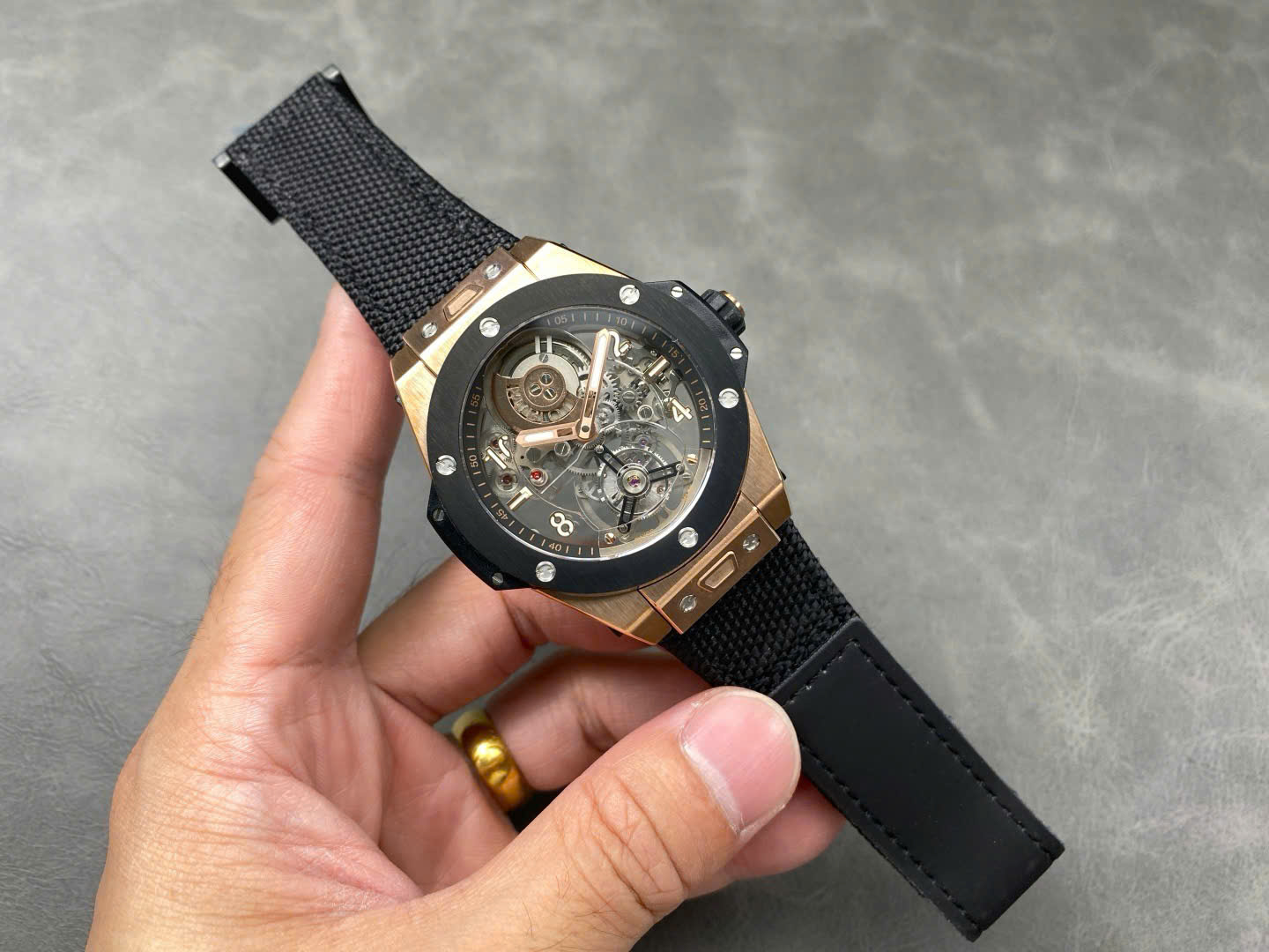Đồng Hồ Hublot Big Bang Tourbillon King Gold Mặt Số Skeleton Replica 11 45mm (4) Đồng Hồ Hublot Big Bang Tourbillon King Gold Mặt Số Skeleton Replica 11 45mm (8)