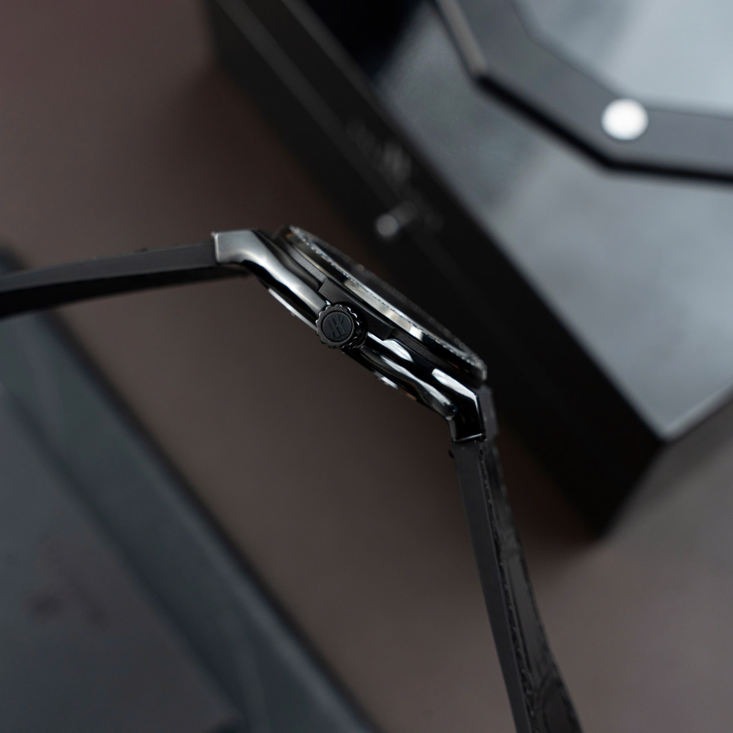 Đồng Hồ Hublot Classic Fusion Ceramic Gốm Đen Mặt Đen Đính Đá Nhà Máy JJZ 42mm (1)