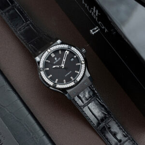 Đồng Hồ Hublot Classic Fusion Ceramic Gốm Đen Mặt Đen Đính Đá Nhà Máy JJZ 42mm (2)