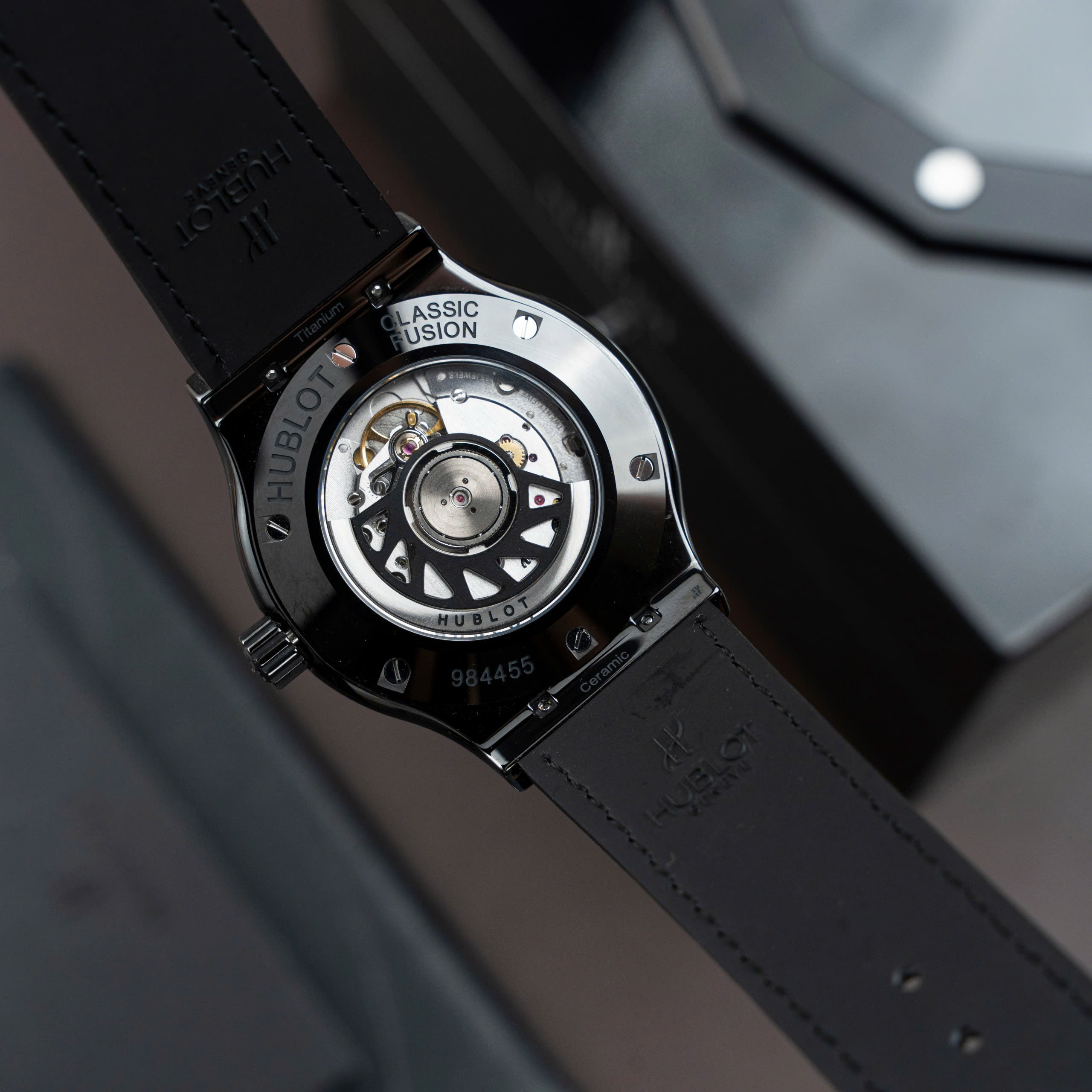 Đồng Hồ Hublot Classic Fusion Ceramic Gốm Đen Mặt Đen Đính Đá Nhà Máy JJZ 42mm (4)