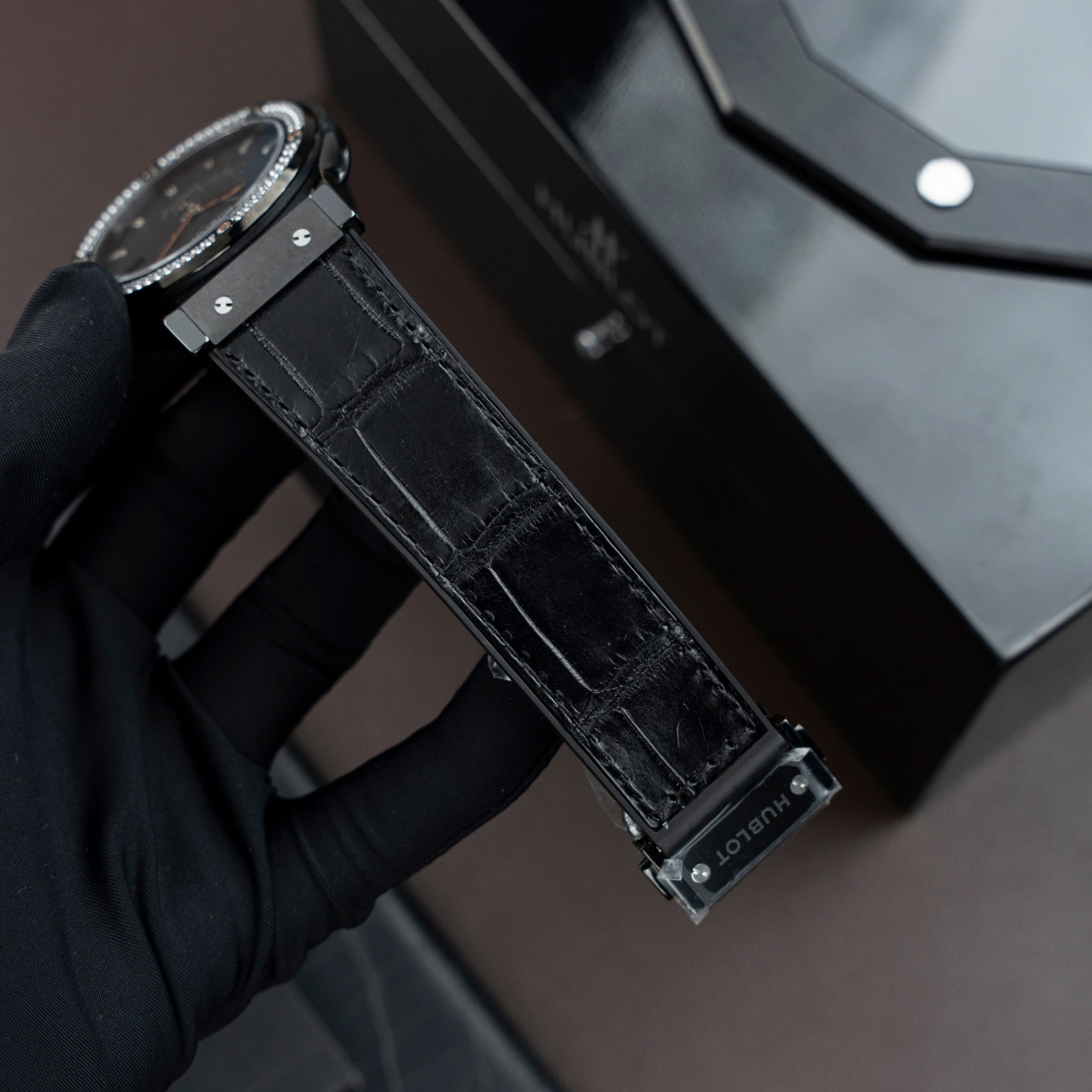 Đồng Hồ Hublot Classic Fusion Ceramic Gốm Đen Mặt Đen Đính Đá Nhà Máy JJZ 42mm (5)