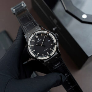 Đồng Hồ Hublot Classic Fusion Ceramic Gốm Đen Mặt Đen Đính Đá Nhà Máy JJZ 42mm (2)