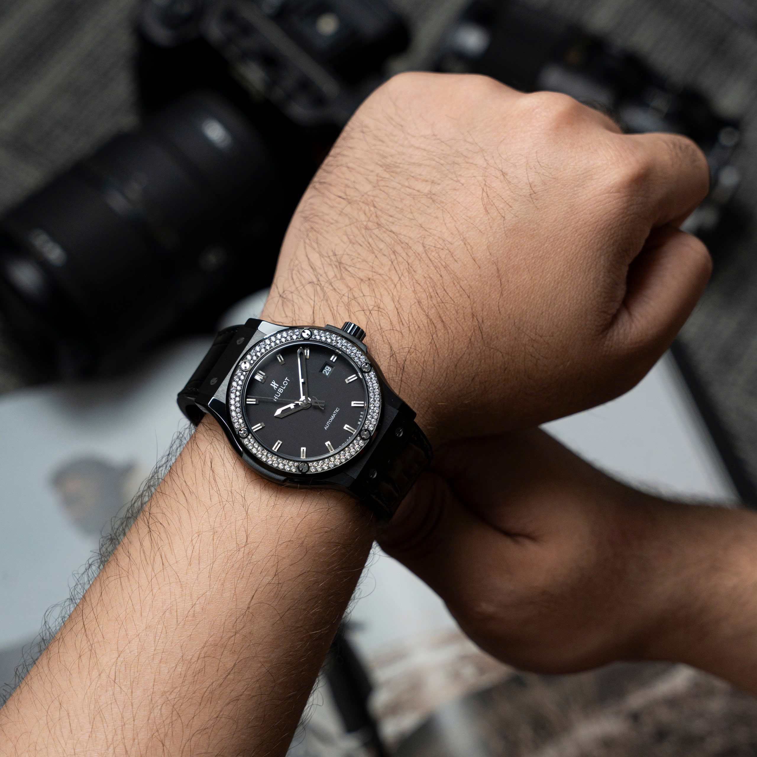 Đồng Hồ Hublot Classic Fusion Ceramic Gốm Đen Mặt Đen Đính Đá Nhà Máy JJZ 42mm (8) Đồng Hồ Hublot Classic Fusion Ceramic Gốm Đen Mặt Đen Đính Đá Nhà Máy JJZ 42mm (2)