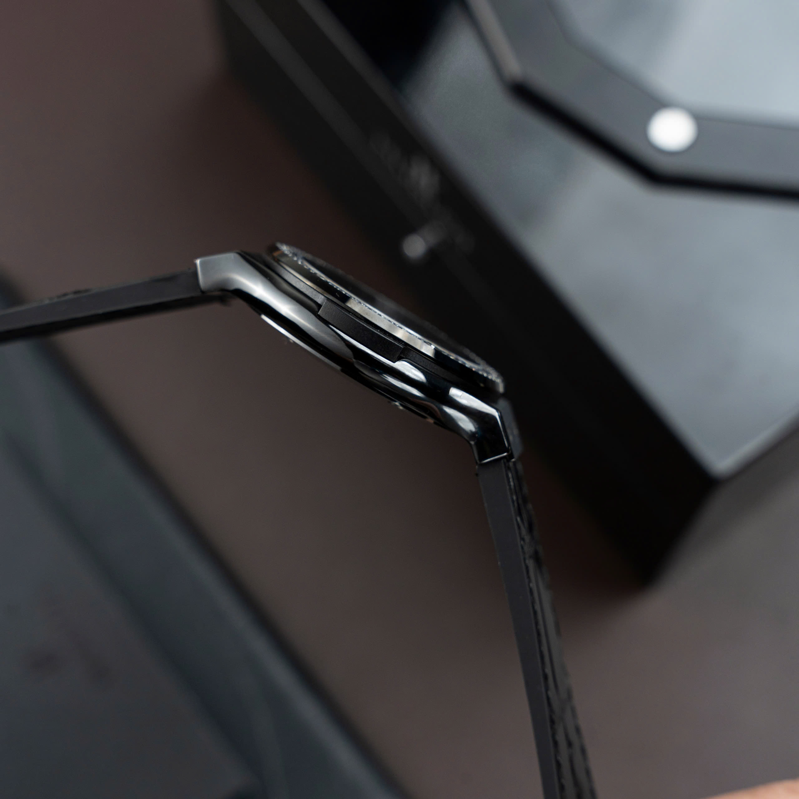 Đồng Hồ Hublot Classic Fusion Ceramic Gốm Đen Mặt Đen Đính Đá Nhà Máy JJZ 42mm (9) Đồng Hồ Hublot Classic Fusion Ceramic Gốm Đen Mặt Đen Đính Đá Nhà Máy JJZ 42mm (2)