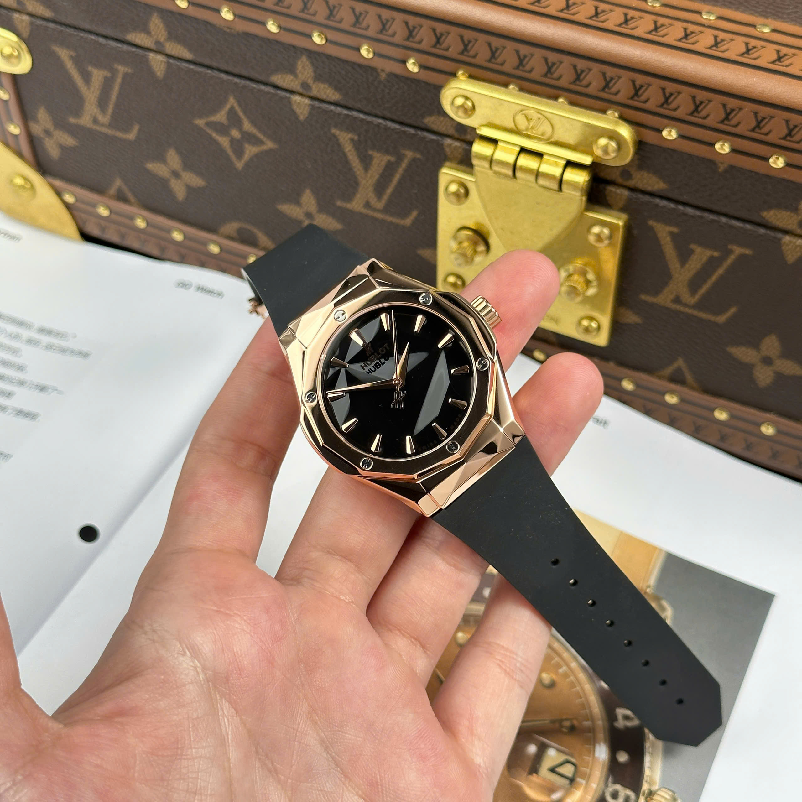 Đồng Hồ Hublot Classic Fusion Orlinski King Gold Replica Cao Cấp Nhà Máy HB 40mm (1) Đồng Hồ Hublot Classic Fusion Orlinski King Gold Replica Cao Cấp Nhà Máy HB 40mm (4)