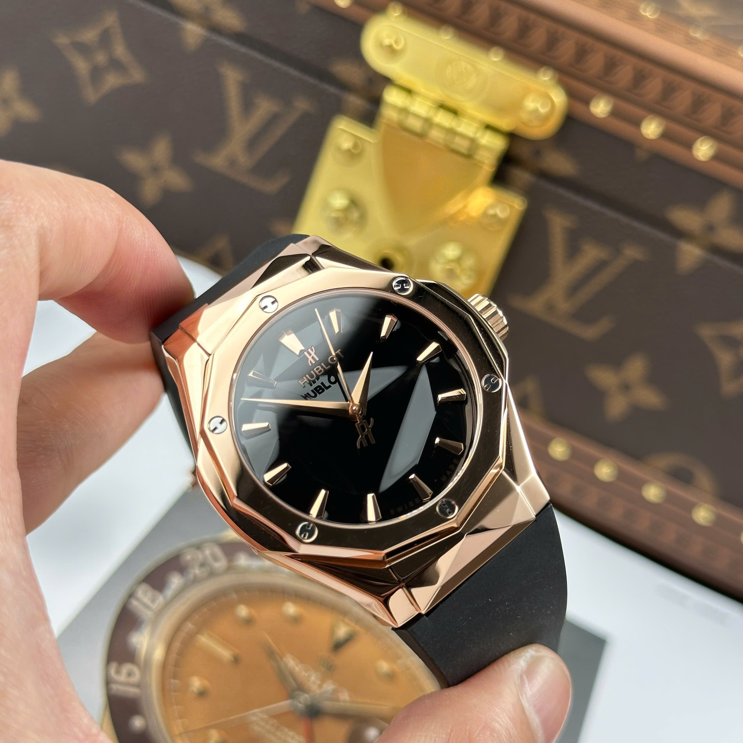 Đồng Hồ Hublot Classic Fusion Orlinski King Gold Replica Cao Cấp Nhà Máy HB 40mm (2) Đồng Hồ Hublot Classic Fusion Orlinski King Gold Replica Cao Cấp Nhà Máy HB 40mm (4)