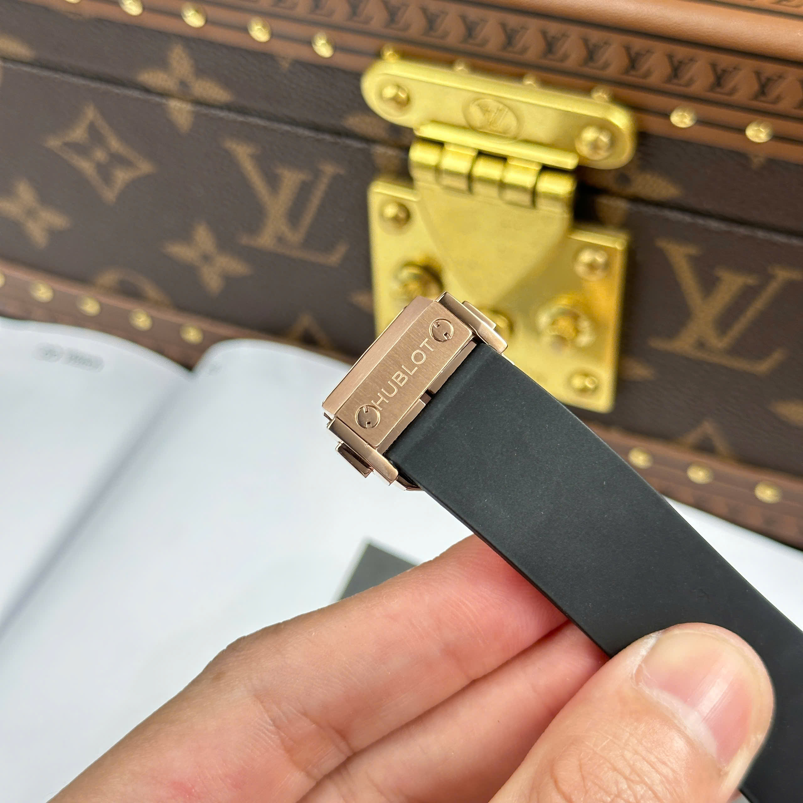 Đồng Hồ Hublot Classic Fusion Orlinski King Gold Replica Cao Cấp Nhà Máy HB 40mm (9) Đồng Hồ Hublot Classic Fusion Orlinski King Gold Replica Cao Cấp Nhà Máy HB 40mm (4)