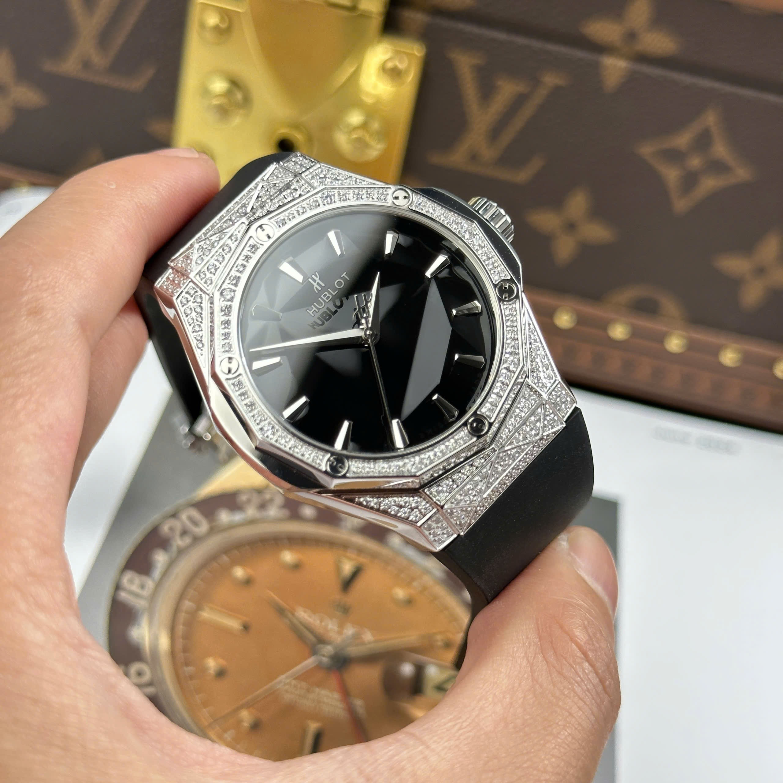 Đồng Hồ Hublot Classic Fusion Orlinski Titanium Đính Full Đá Replica 11 Nhà Máy HB 40mm (5) Đồng Hồ Hublot Classic Fusion Orlinski Titanium Đính Full Đá Replica 11 Nhà Máy HB 40mm (6)