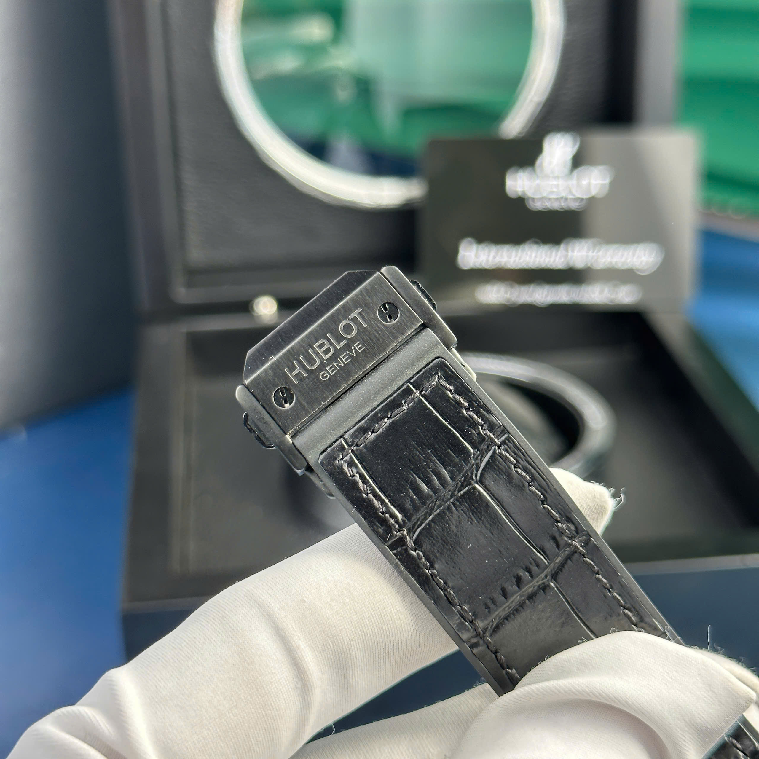 Đồng Hồ Hublot Classic Fusion Skeleton Tourbillon Black Ceramic Chế Tác 45mm (1) Đồng Hồ Hublot Classic Fusion Skeleton Tourbillon Black Ceramic Chế Tác 45mm (2)