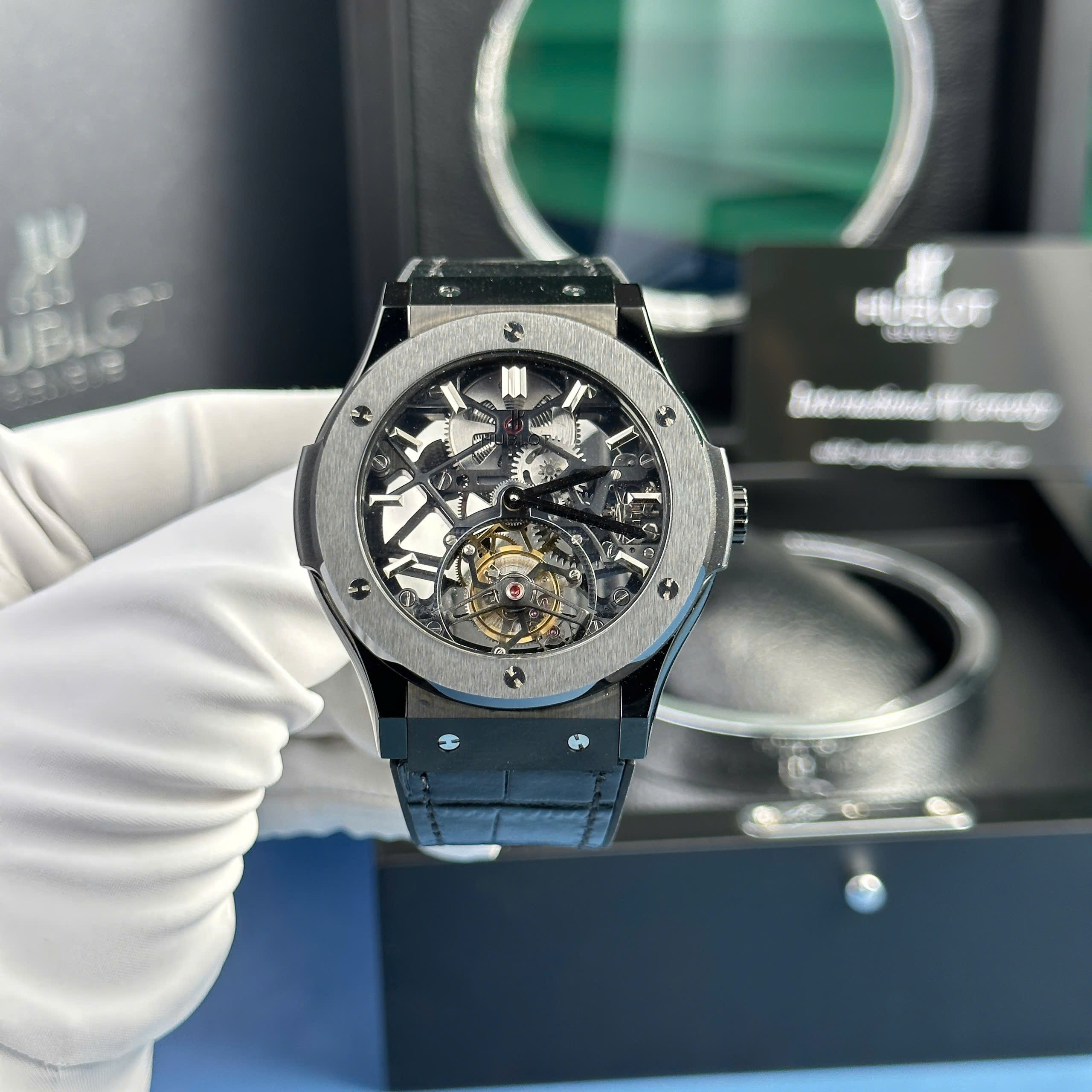 Đồng Hồ Hublot Classic Fusion Skeleton Tourbillon Black Ceramic Chế Tác 45mm (3)