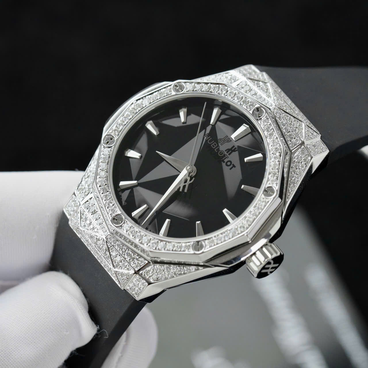 Đồng Hồ Hublot Orlinski Titanium Đính Full Kim Cương Moissanite Hong Kong Chế Tác 40mm (1) Đồng Hồ Hublot Orlinski Titanium Đính Full Kim Cương Moissanite Hong Kong Chế Tác 40mm (8)