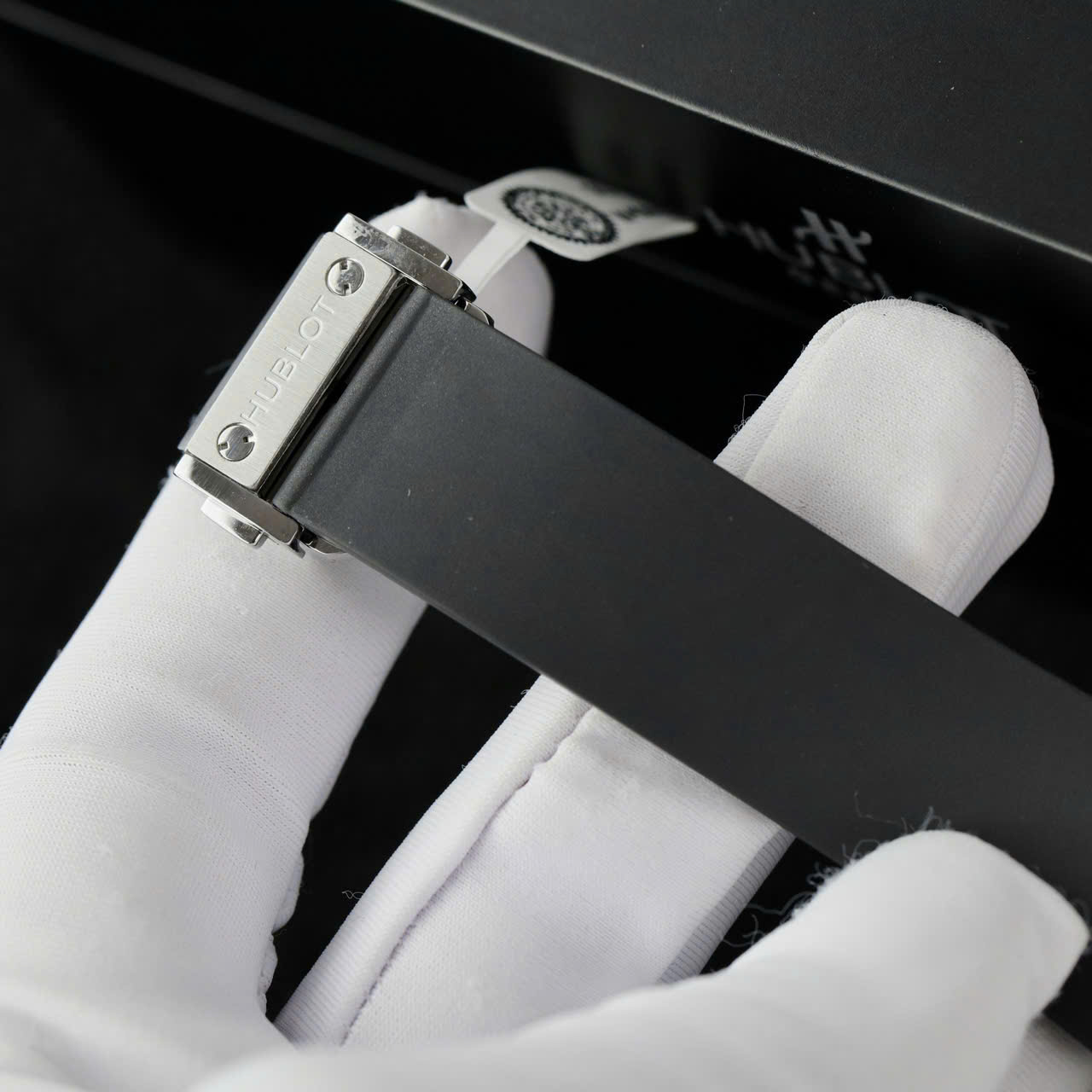 Đồng Hồ Hublot Orlinski Titanium Đính Full Kim Cương Moissanite Hong Kong Chế Tác 40mm (3) Đồng Hồ Hublot Orlinski Titanium Đính Full Kim Cương Moissanite Hong Kong Chế Tác 40mm (8)