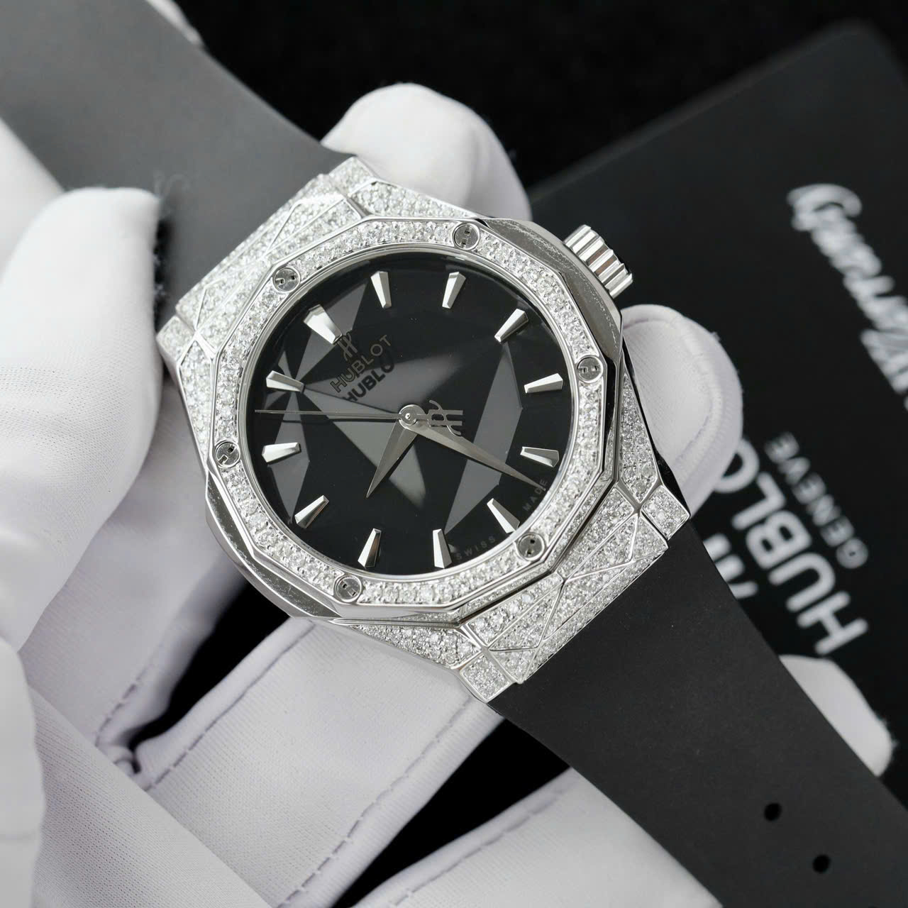 Đồng Hồ Hublot Orlinski Titanium Đính Full Kim Cương Moissanite Hong Kong Chế Tác 40mm (7) Đồng Hồ Hublot Orlinski Titanium Đính Full Kim Cương Moissanite Hong Kong Chế Tác 40mm (8)