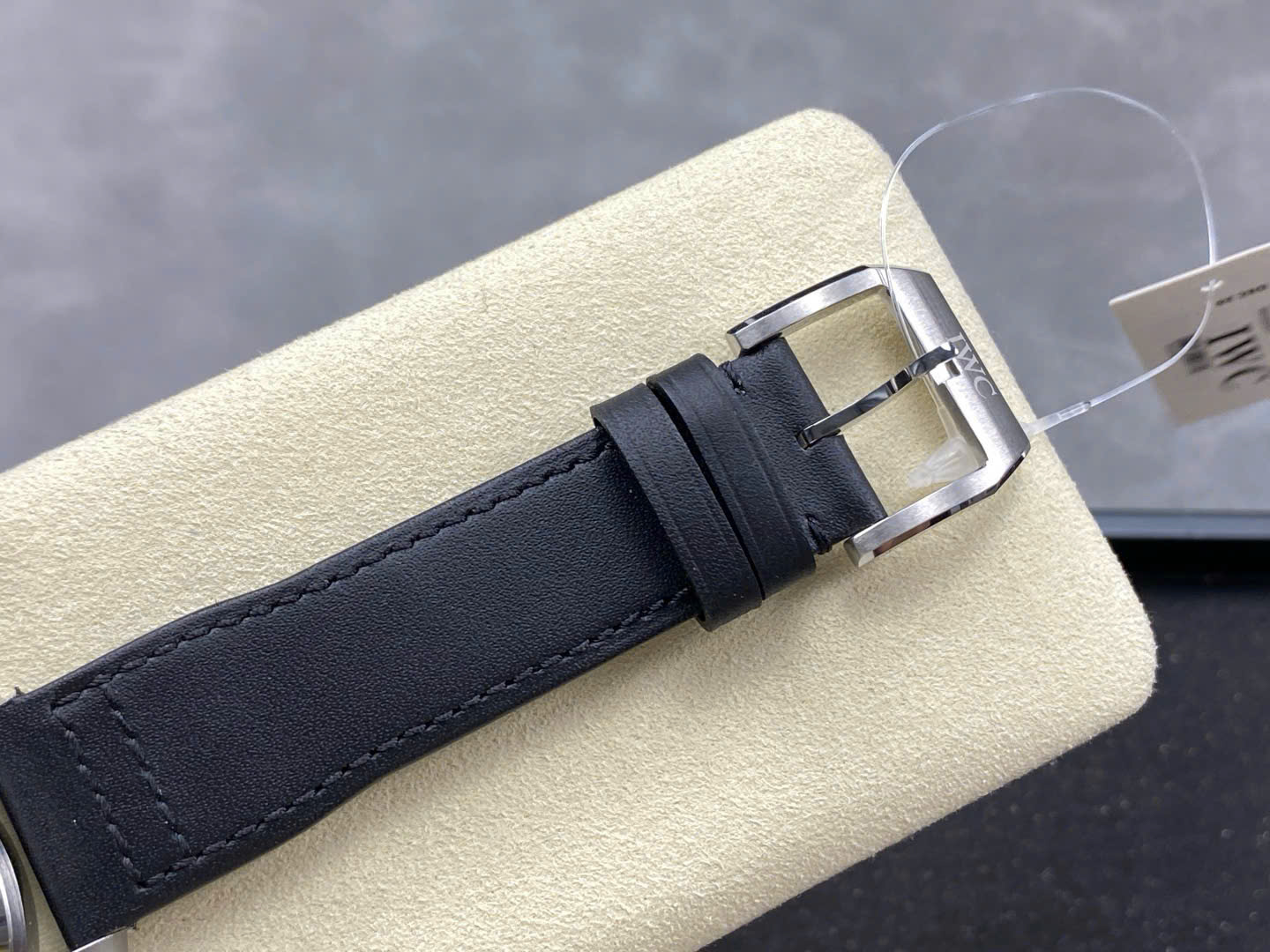 Đồng Hồ IWC Schaffhausen Pilot's Mark XX Rep 11 Mặt Số Đen Nhà Máy ZM 40mm (4) Đồng Hồ IWC Schaffhausen Pilot's Mark XX Rep 11 Mặt Số Đen Nhà Máy ZM 40mm (2)