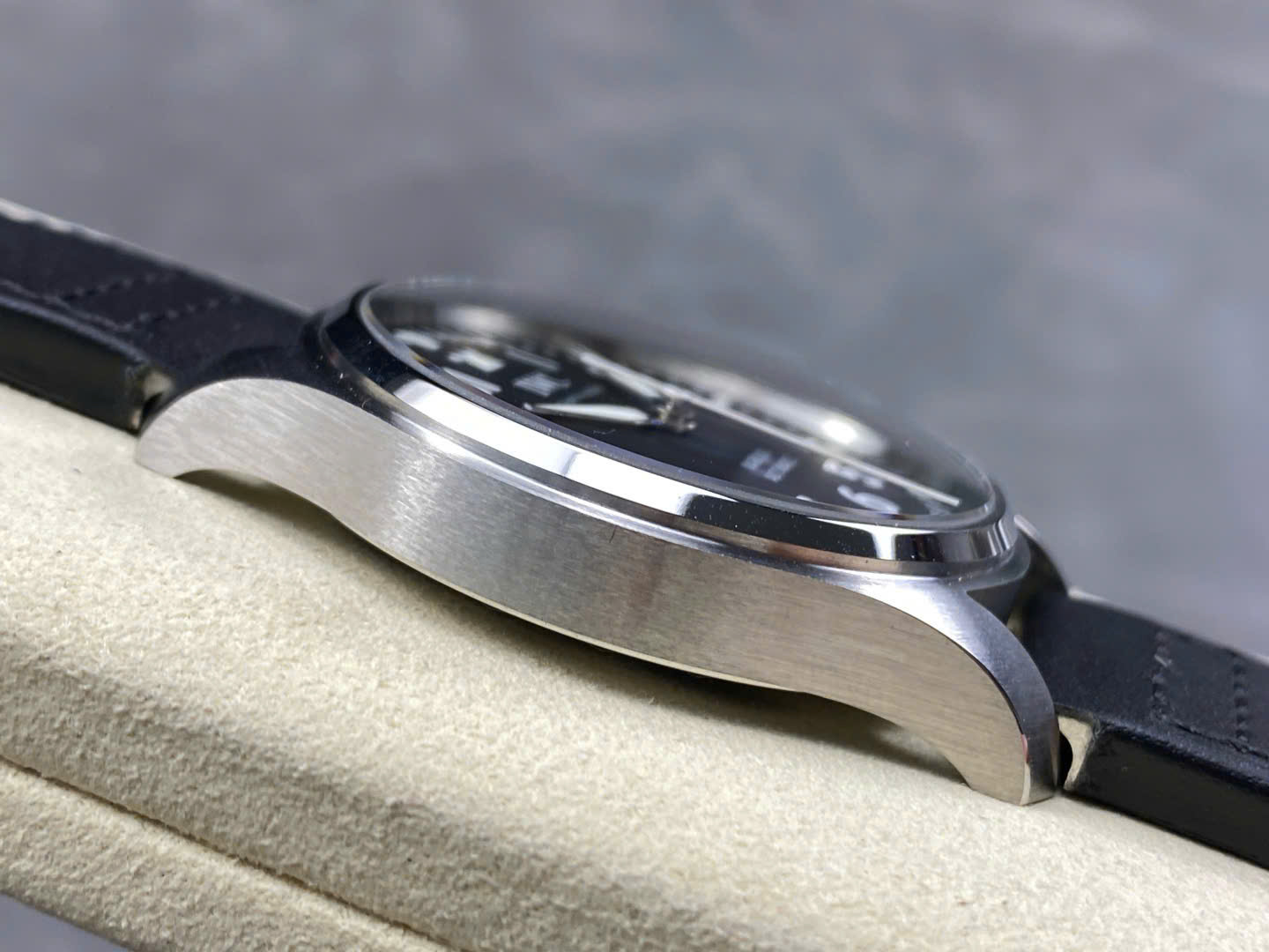 Đồng Hồ IWC Schaffhausen Pilot's Mark XX Rep 11 Mặt Số Đen Nhà Máy ZM 40mm (5) Đồng Hồ IWC Schaffhausen Pilot's Mark XX Rep 11 Mặt Số Đen Nhà Máy ZM 40mm (2)