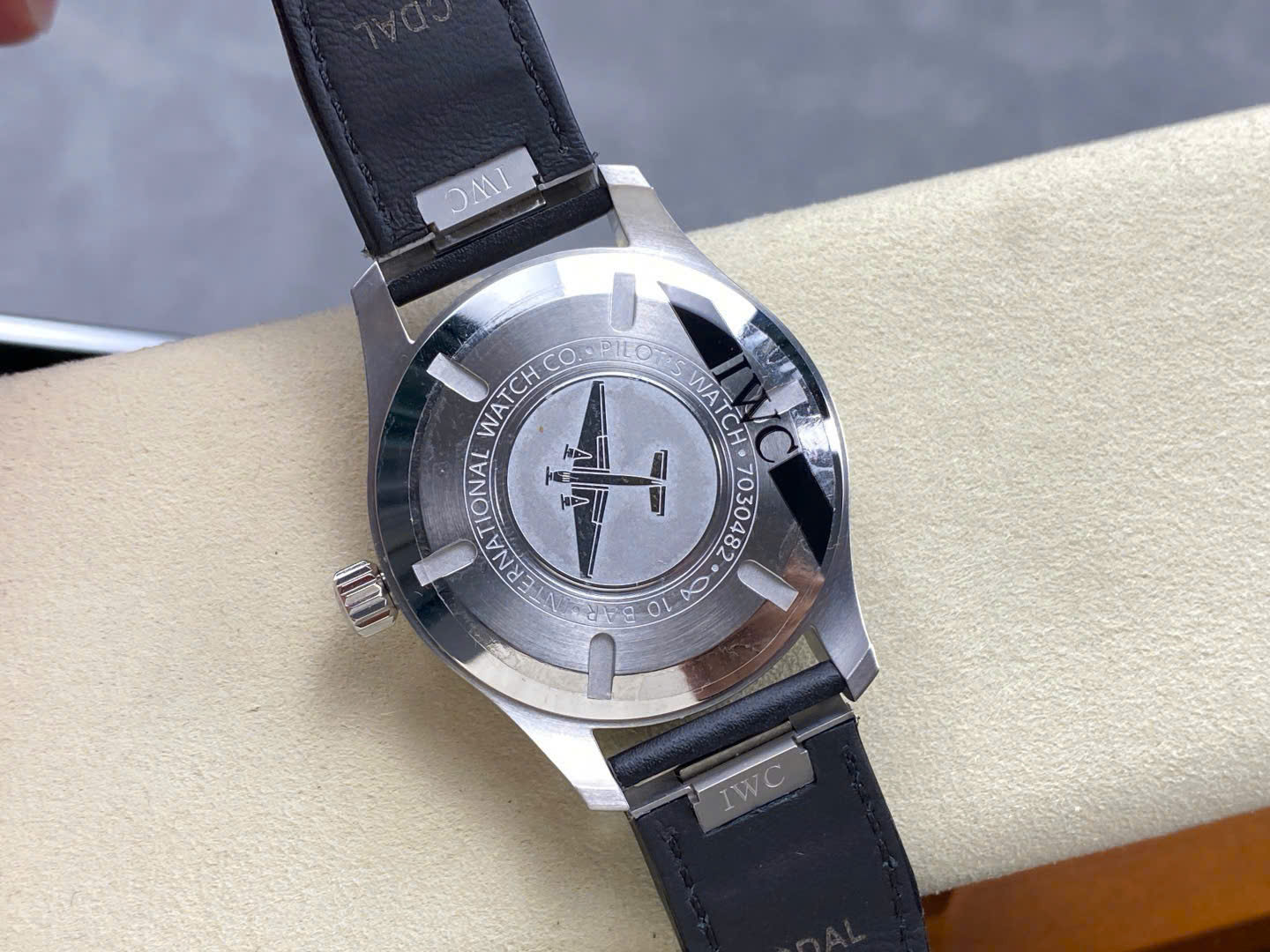 Đồng Hồ IWC Schaffhausen Pilot's Mark XX Rep 11 Mặt Số Đen Nhà Máy ZM 40mm (6) Đồng Hồ IWC Schaffhausen Pilot's Mark XX Rep 11 Mặt Số Đen Nhà Máy ZM 40mm (2)