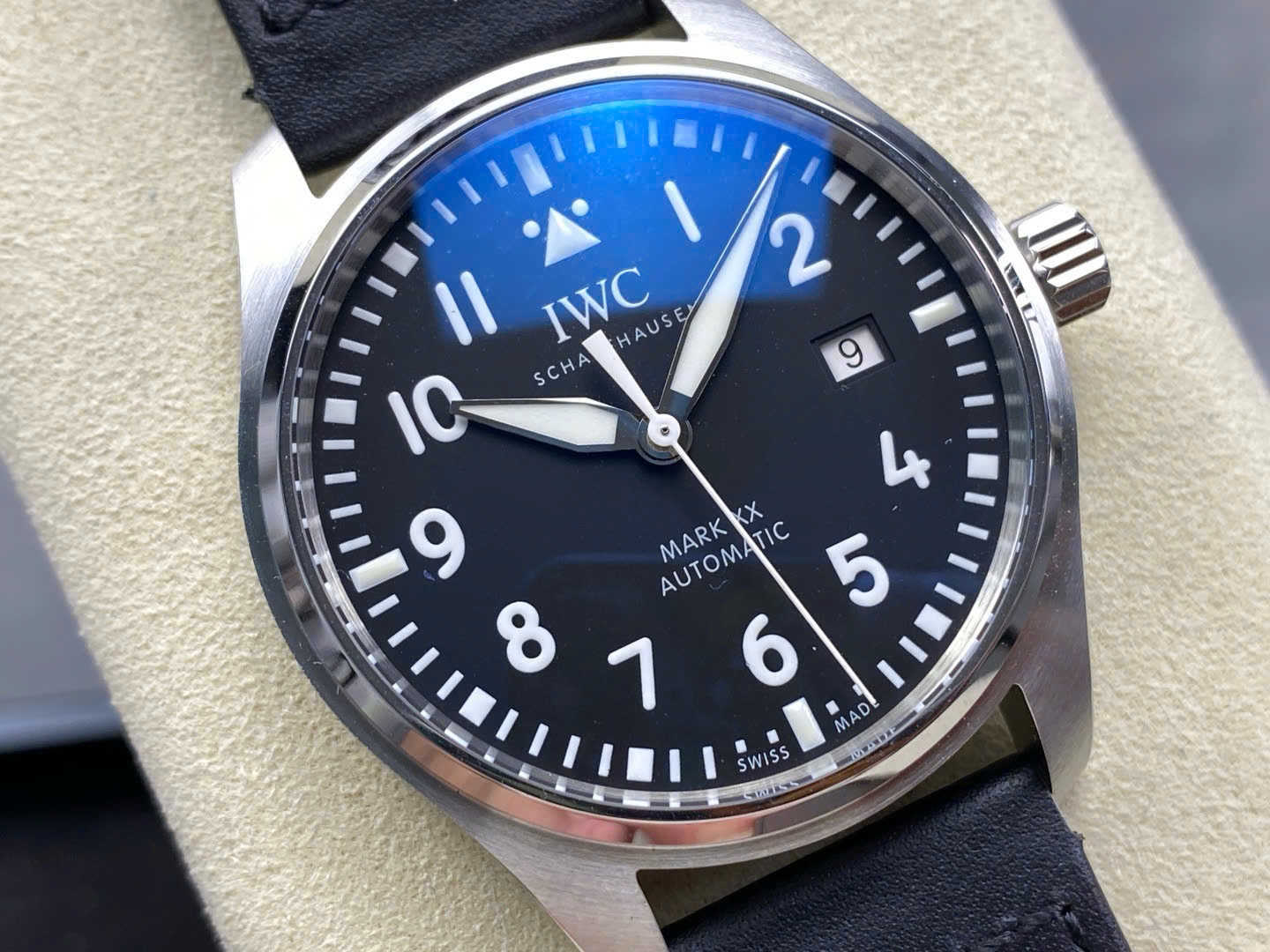 Đồng Hồ IWC Schaffhausen Pilot's Mark XX Rep 11 Mặt Số Đen Nhà Máy ZM 40mm (8) Đồng Hồ IWC Schaffhausen Pilot's Mark XX Rep 11 Mặt Số Đen Nhà Máy ZM 40mm (2)