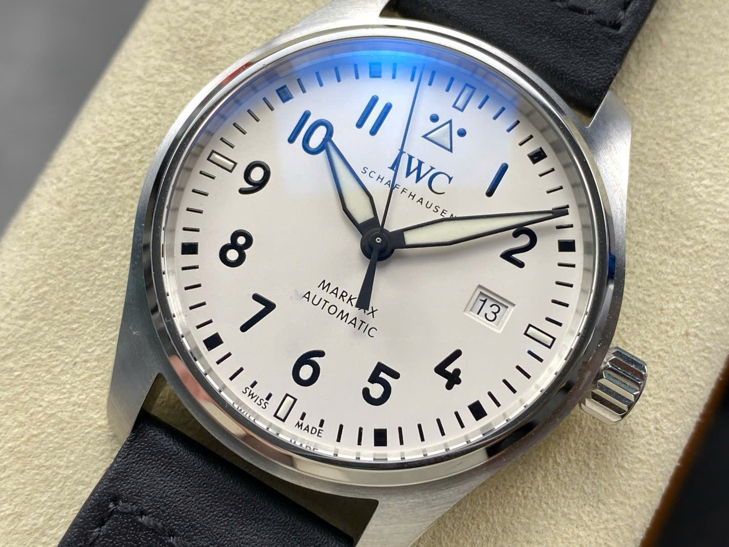 Đồng Hồ IWC Schaffhausen Pilot's Mark XX Rep 11 Mặt Số Trắng Nhà Máy ZM 40mm (12) Đồng Hồ IWC Schaffhausen Pilot's Mark XX Rep 11 Mặt Số Trắng Nhà Máy ZM 40mm (14)