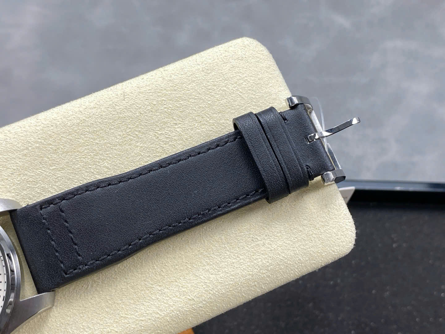 Đồng Hồ IWC Schaffhausen Pilot's Mark XX Rep 11 Mặt Số Trắng Nhà Máy ZM 40mm (13) Đồng Hồ IWC Schaffhausen Pilot's Mark XX Rep 11 Mặt Số Trắng Nhà Máy ZM 40mm (14)