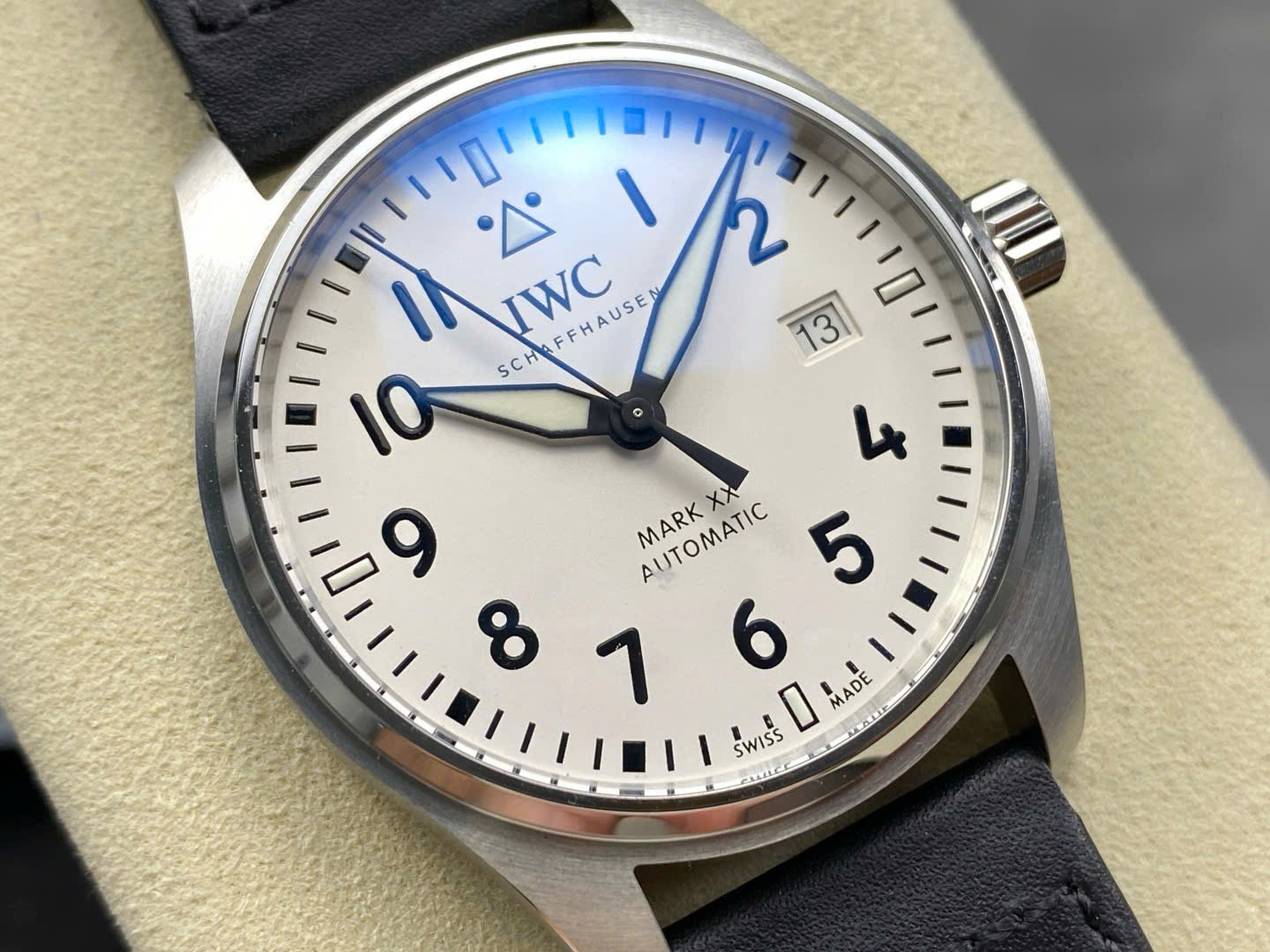 Đồng Hồ IWC Schaffhausen Pilot's Mark XX Rep 11 Mặt Số Trắng Nhà Máy ZM 40mm (15) Đồng Hồ IWC Schaffhausen Pilot's Mark XX Rep 11 Mặt Số Trắng Nhà Máy ZM 40mm (14)